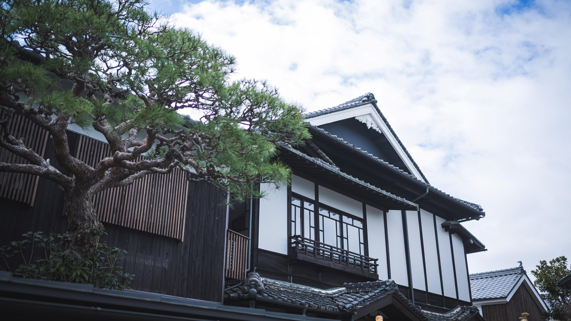 *【外観】季節の移ろいを感じる、心安らぐ町家の表情。