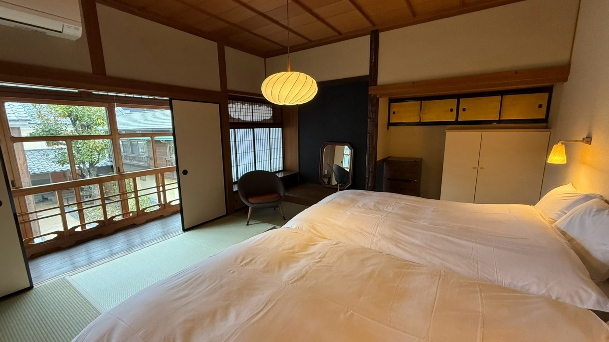 *【和室】窓からの景色を眺めつつ、静寂に浸る贅沢な時間。