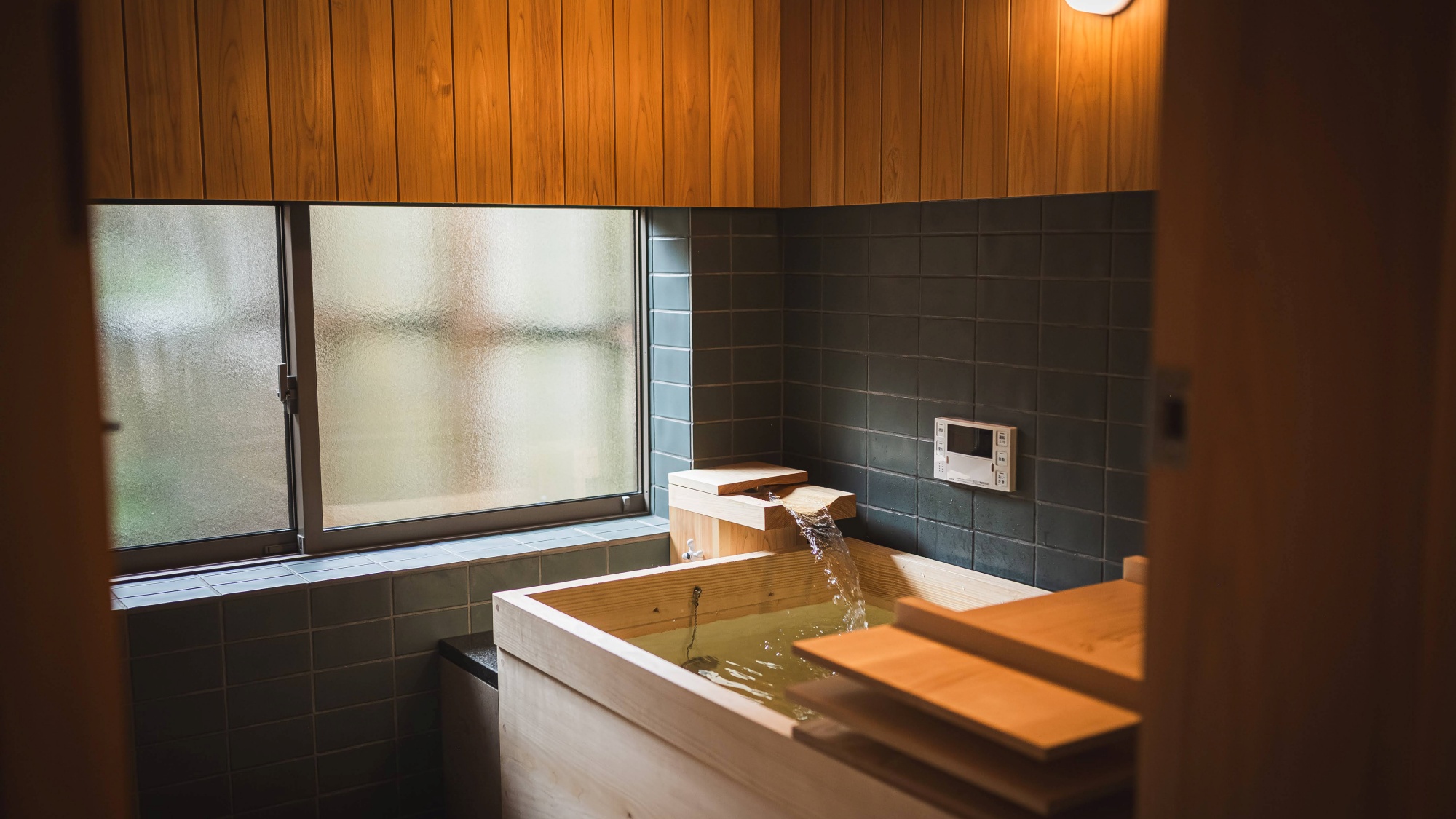 *【檜風呂】心地よい木の温もりに癒されるプライベートバス。