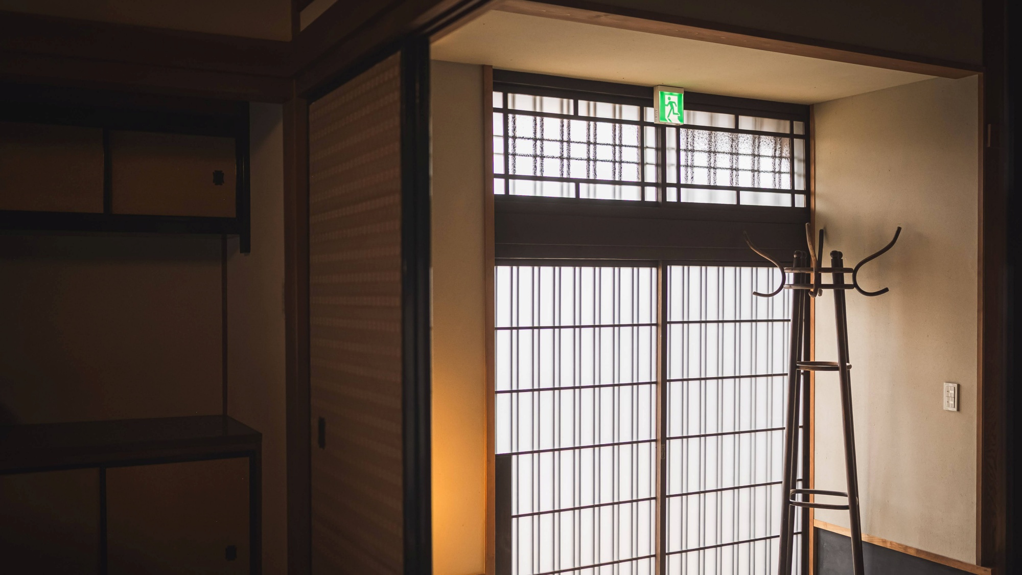 *【館内】凛とした和空間が旅の期待を高め、上質な滞在の始まりを演出します。