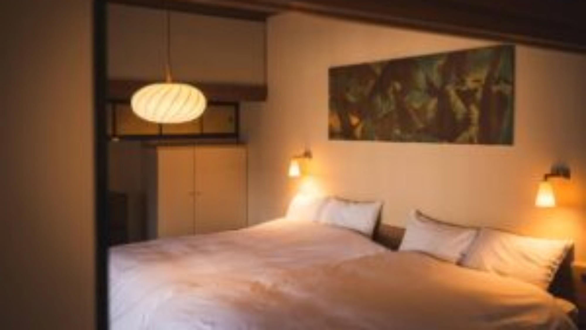 *【寝室】やわらかな灯りとともに、穏やかな眠りへ誘います。