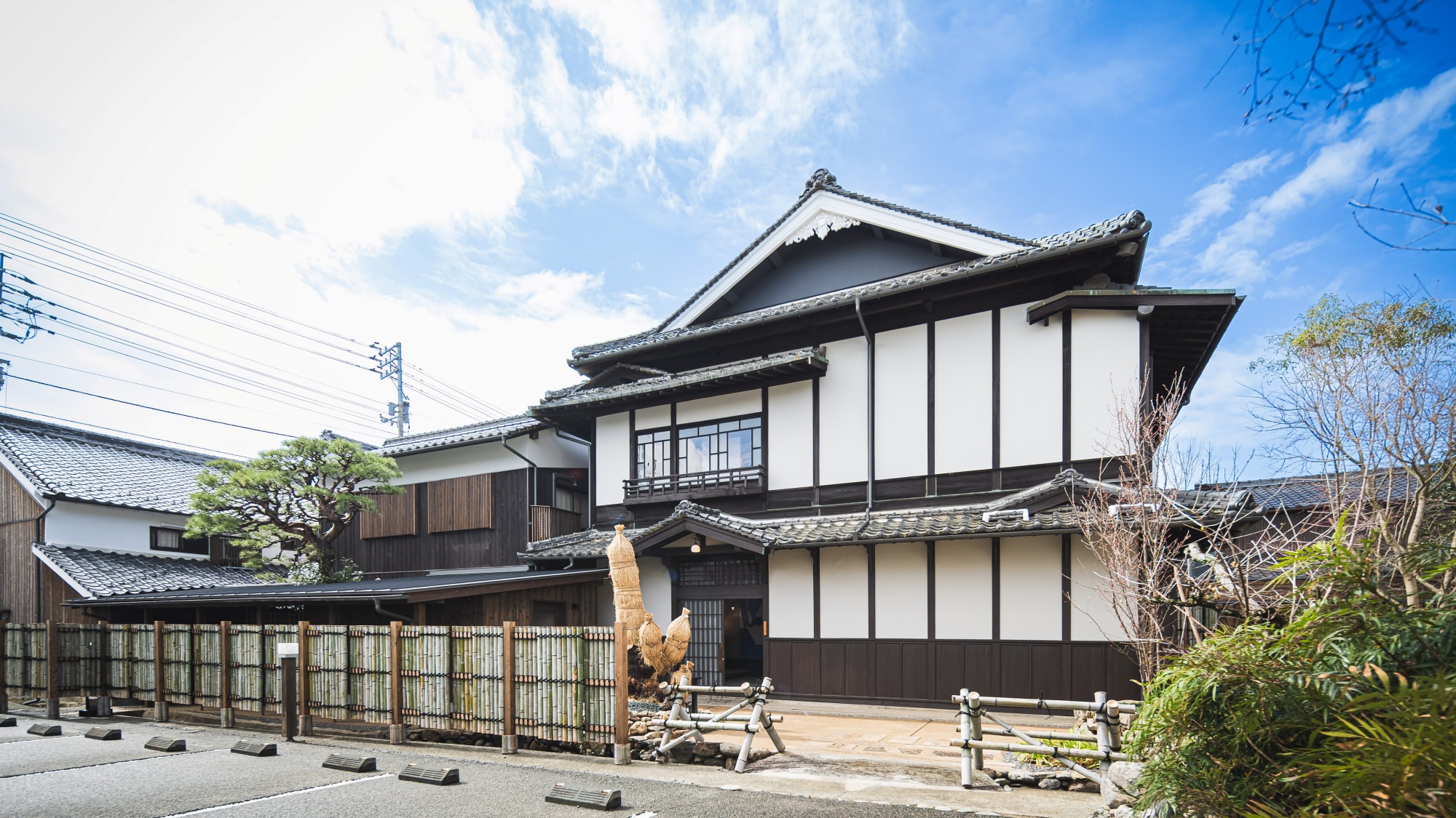 *【外観】町並みに溶け込む静かな佇まいが旅情を誘います。