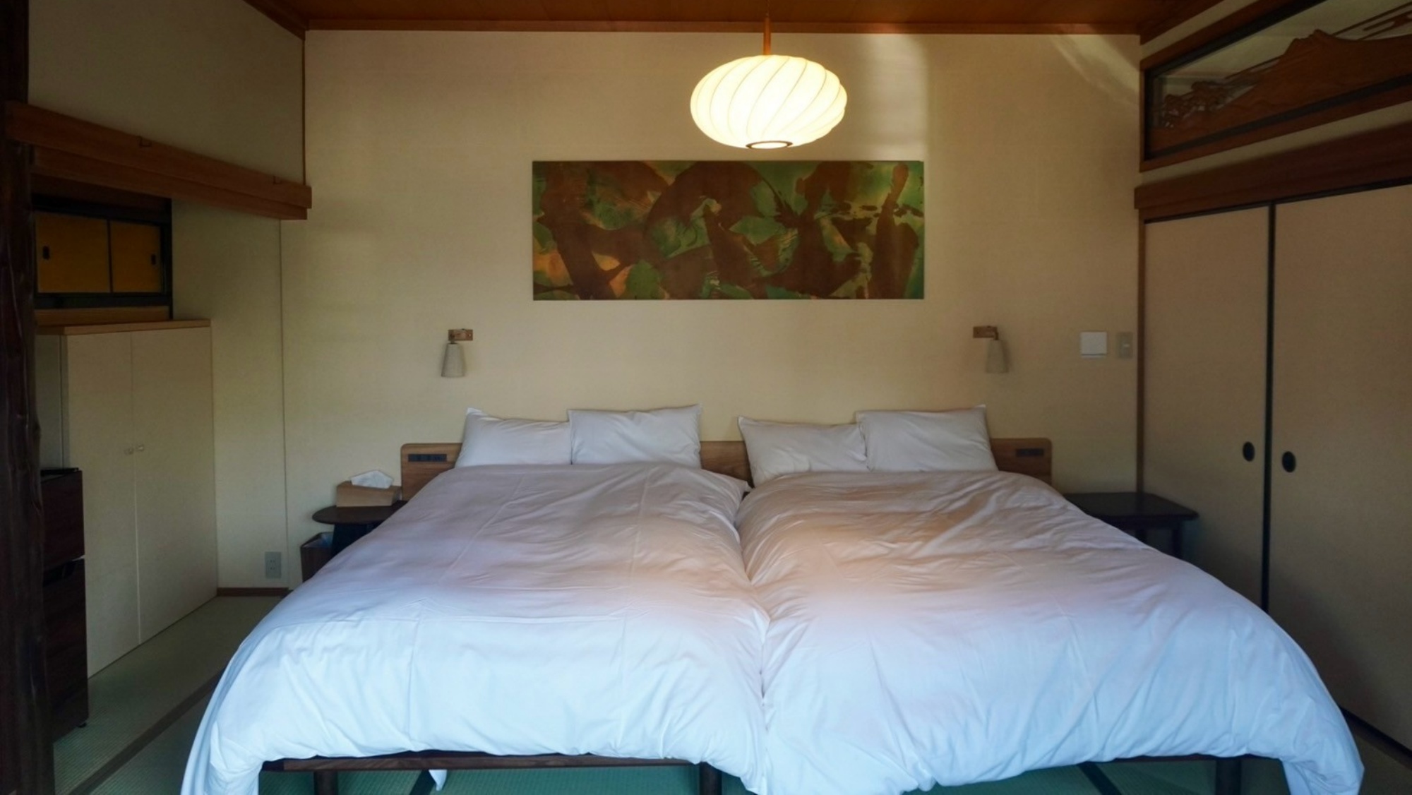 *【寝室】清潔感あふれる寝室で、心地よい眠りを体験。