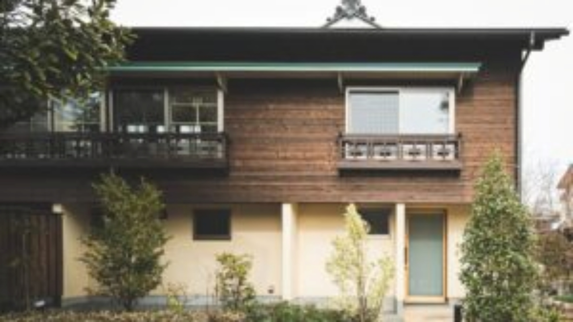 *【外観】木の温もり感じる伝統とモダンが融合した外観。