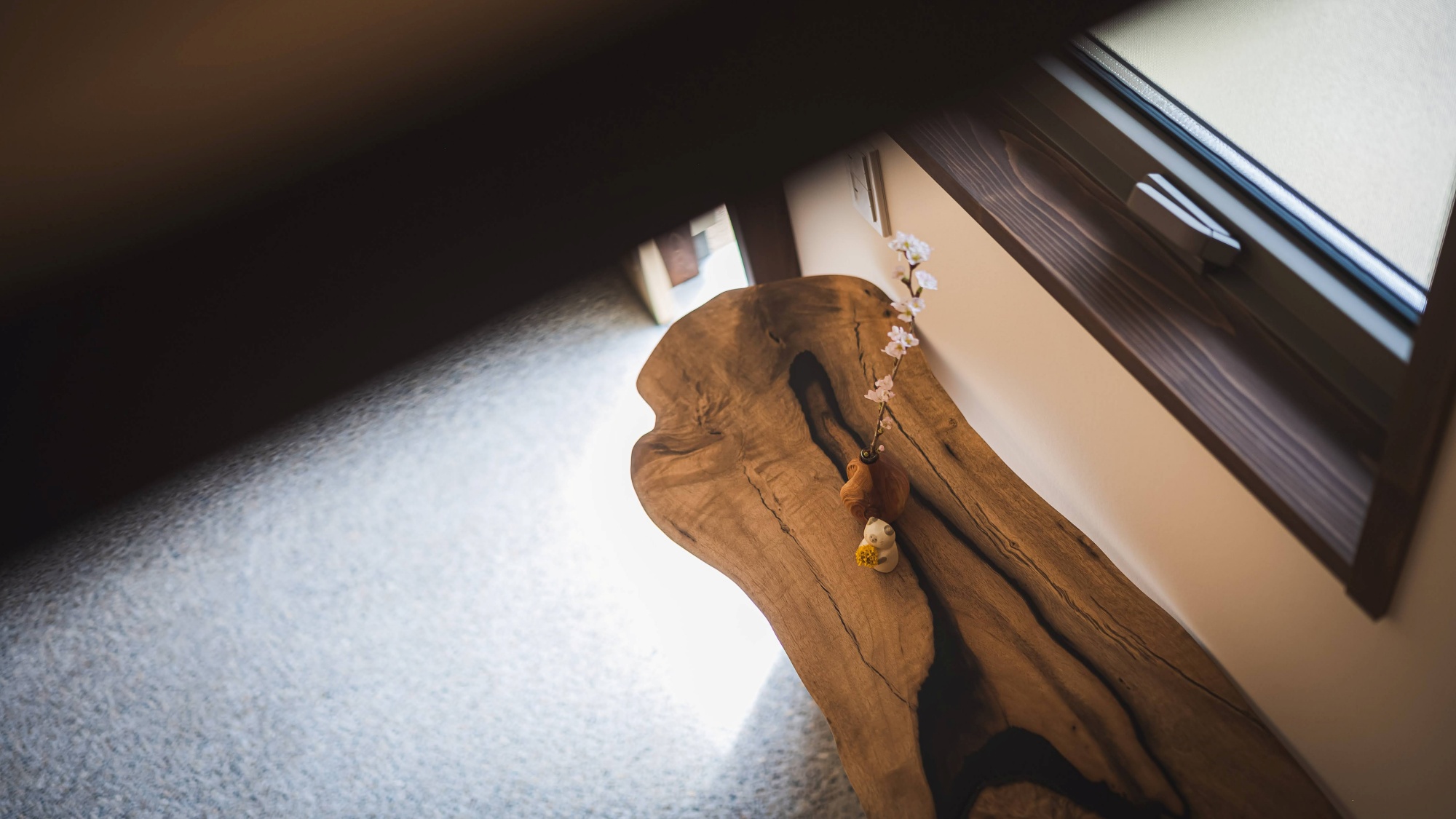 *【館内】細部まで美意識が息づく、滞在の始まりを告げる一枚です。