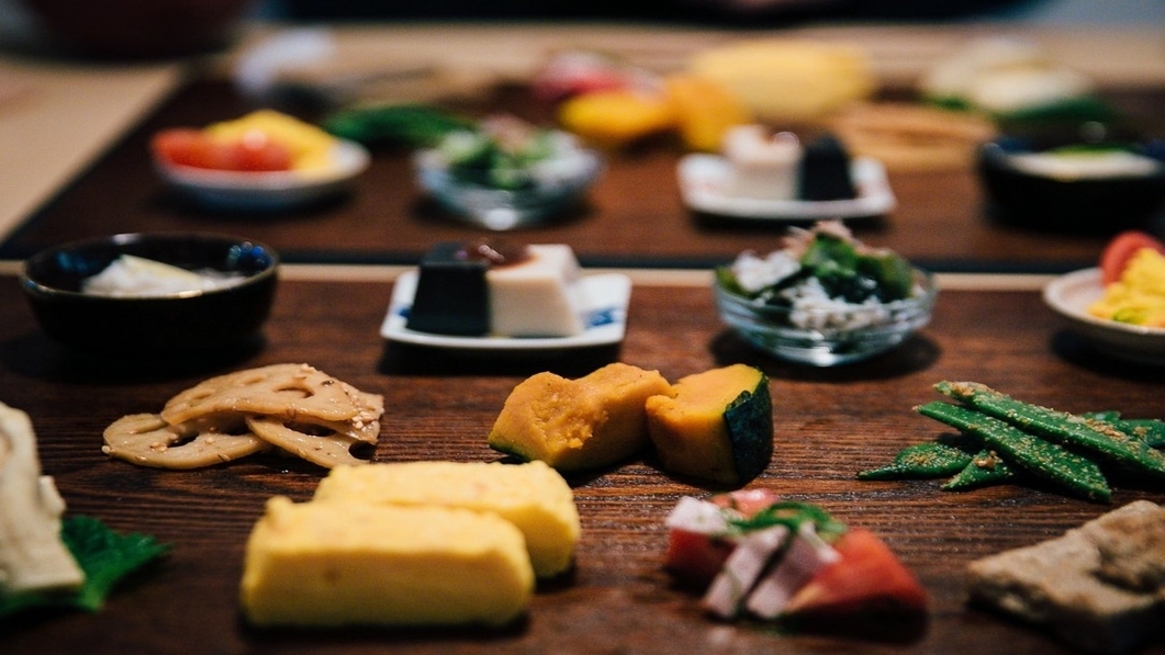 【1泊2食】地元の隠れた名店「寿司居酒屋小鉄」で内子の美食・美酒を愉しむ