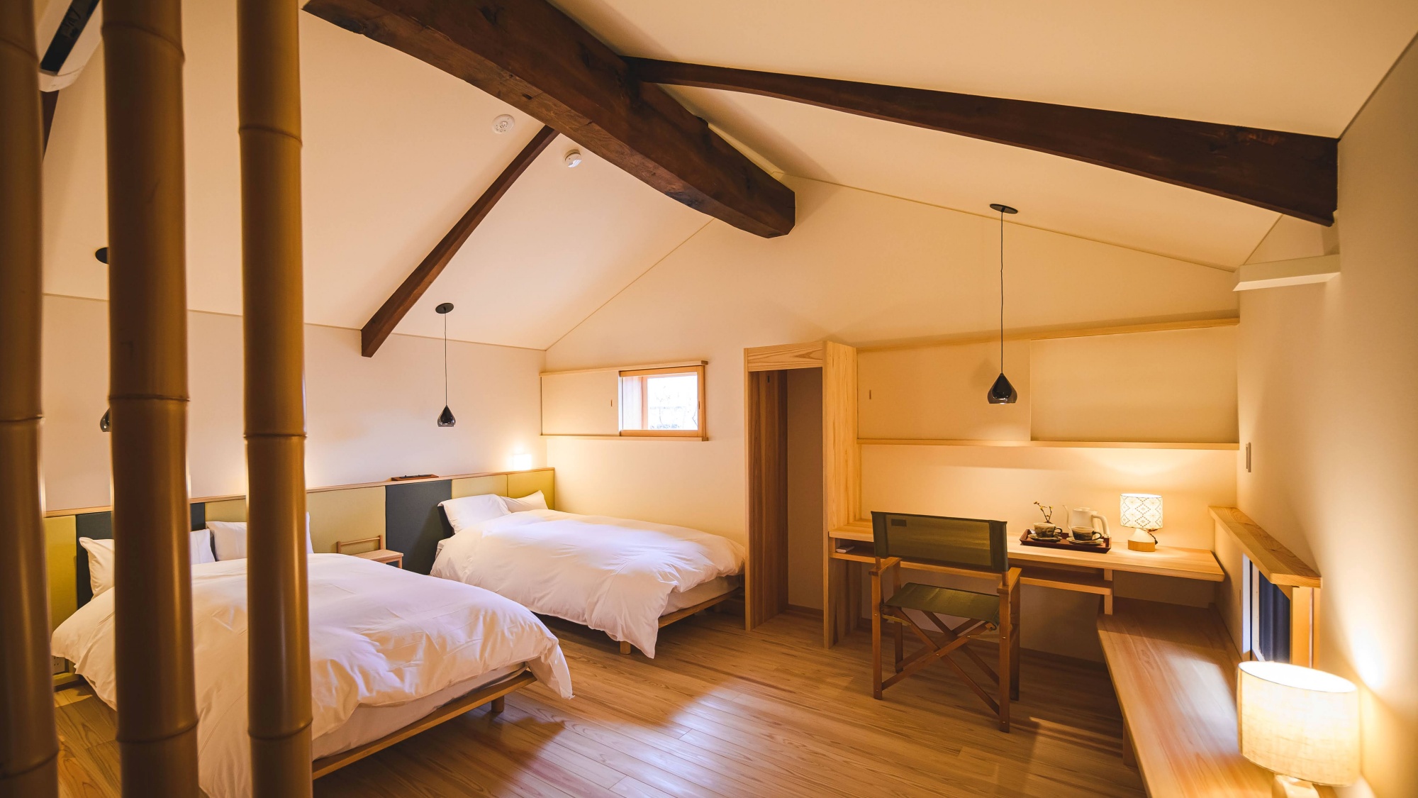 *【寝室】和の趣と快適性を兼ね備えた、大人のための客室です。