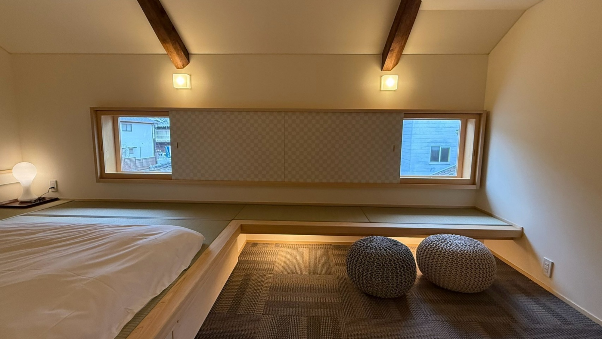 *【ベッドルーム】和の風情漂う畳空間で、心も身体もリラックス。
