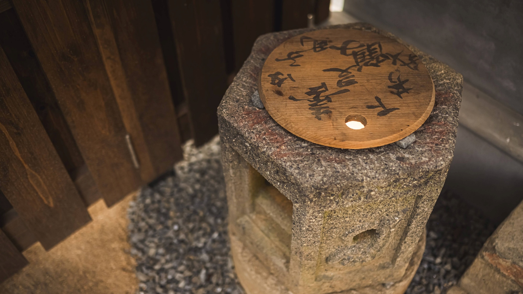 *【インテリア】旅の始まりを演出する温かみある灯り