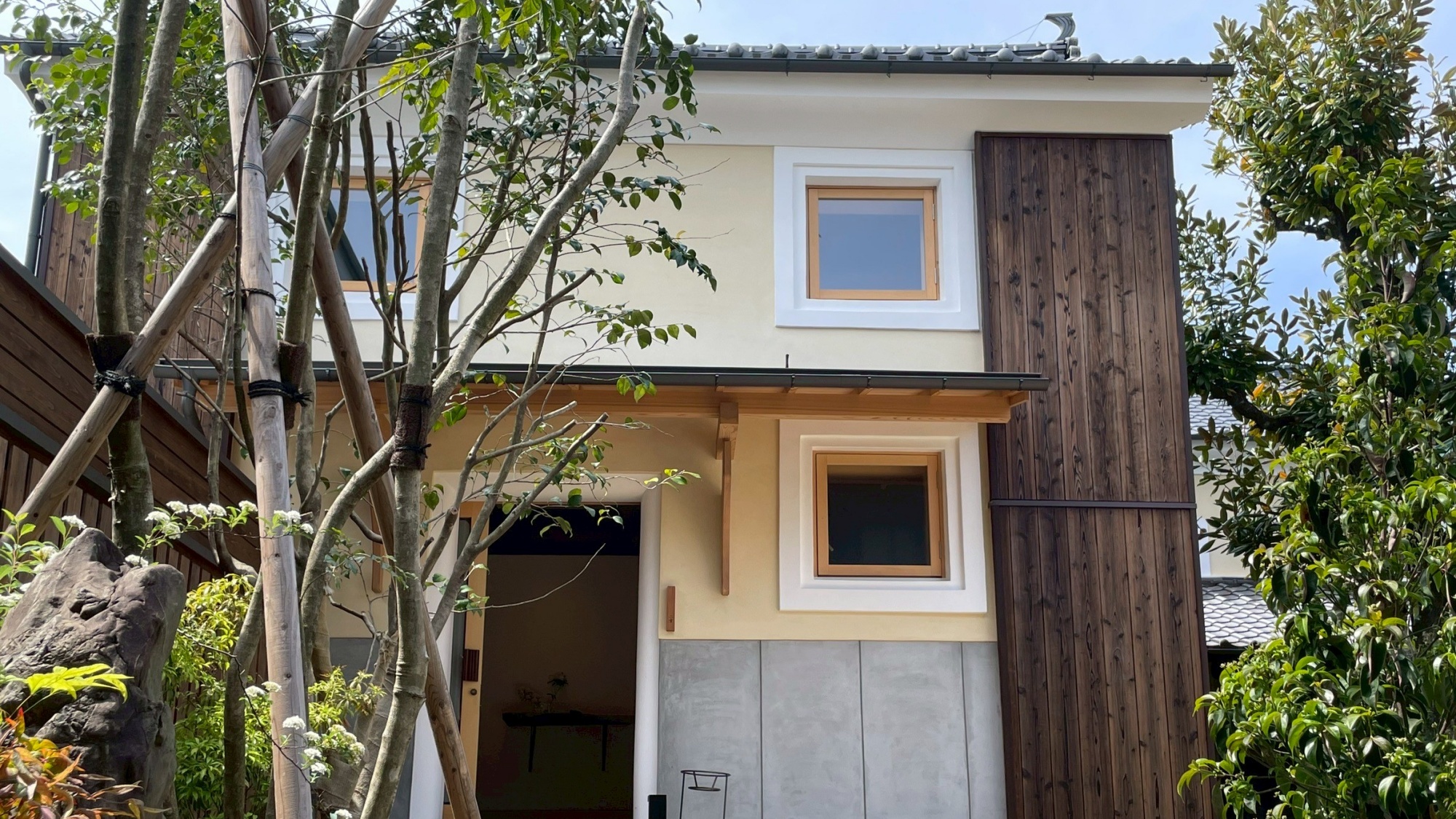 *【外観】自然に囲まれた和の趣漂う宿の外観です。