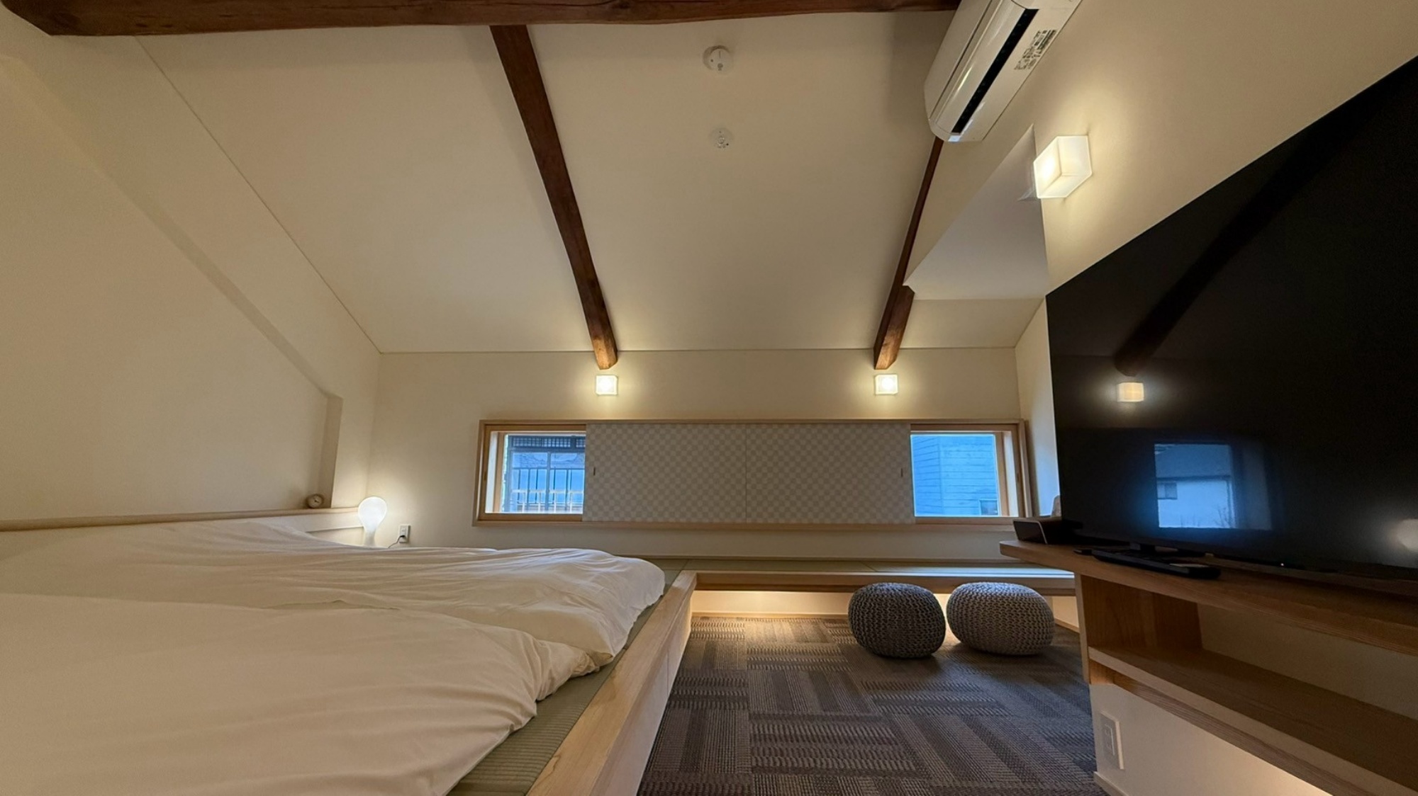 *【ベッドルーム】上質な眠りを誘う、静寂に包まれた寝室。