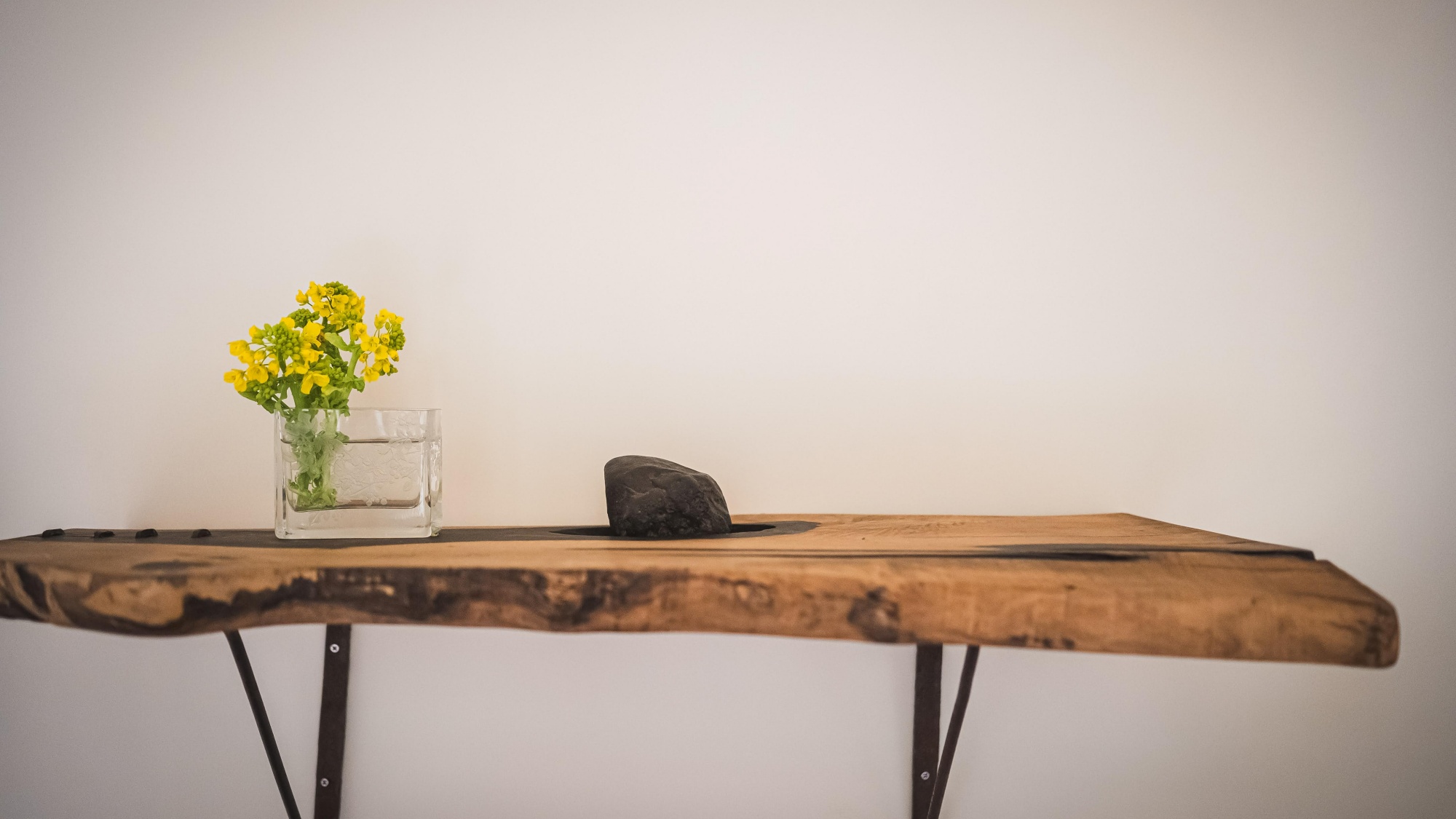 *【インテリア】職人の技が光る家具が、上質な空間を演出します。