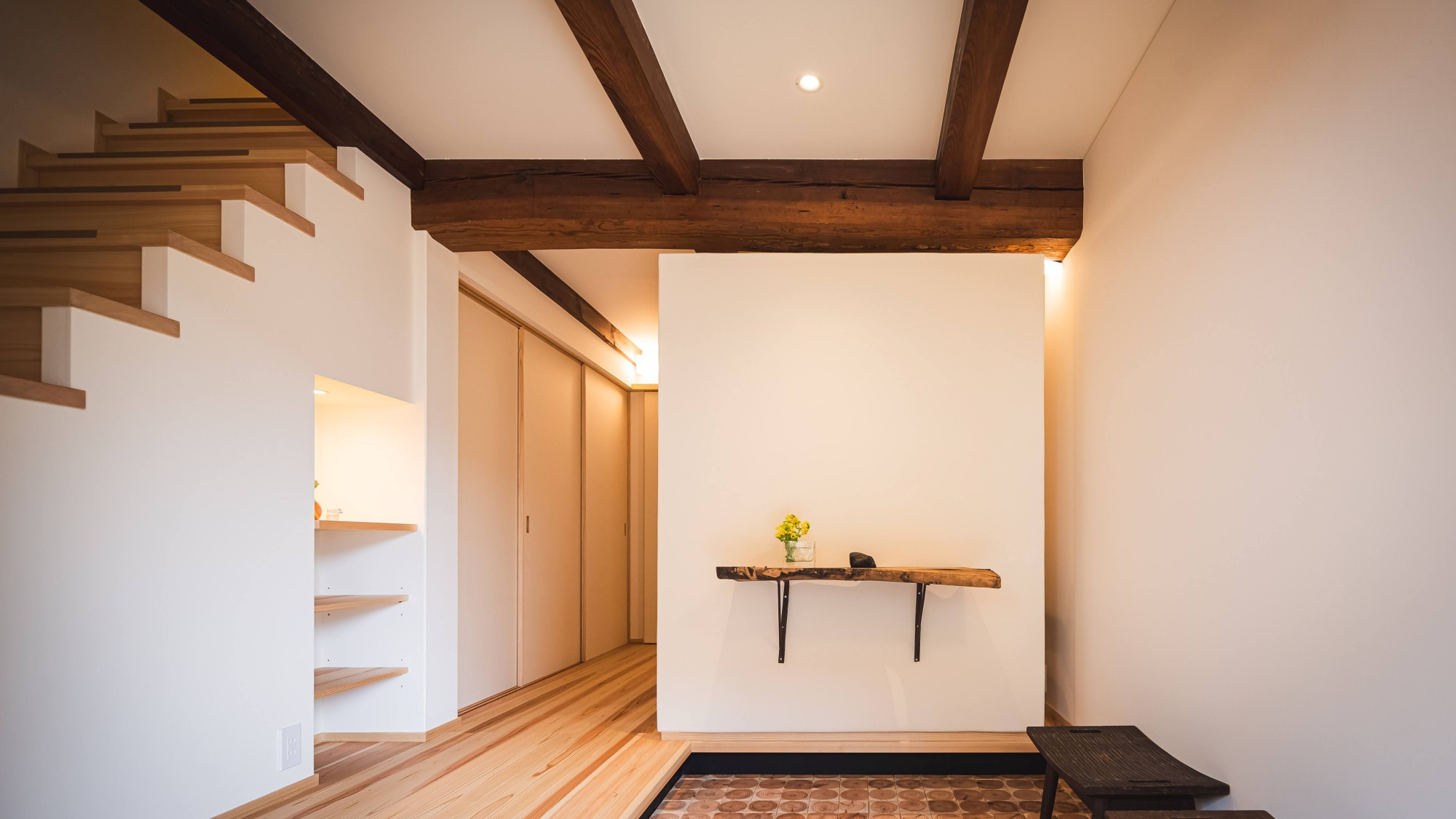 *【館内】凛とした佇まいが、滞在への期待を高めます。