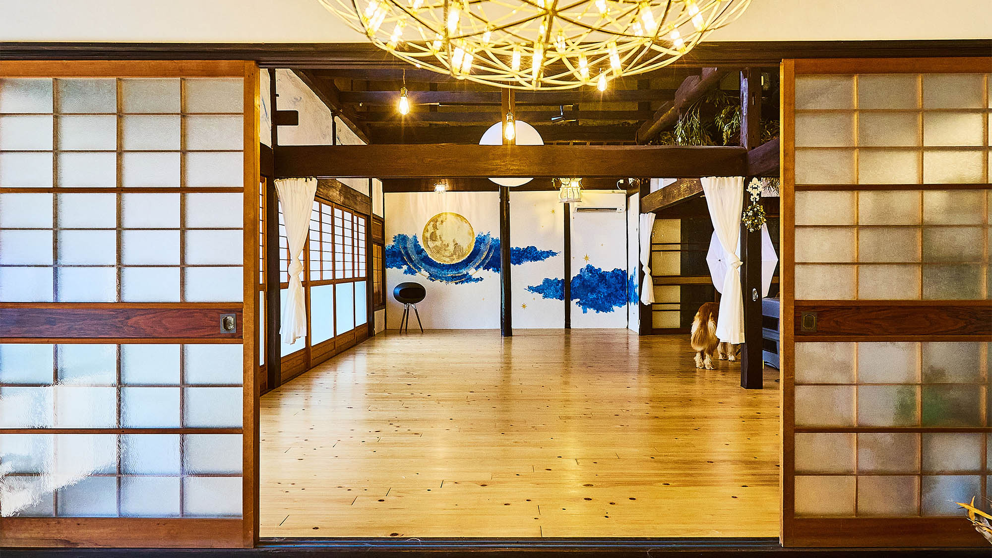 ・【エントランス】一歩足を踏み入れた瞬間、日常を忘れる滞在が始まります