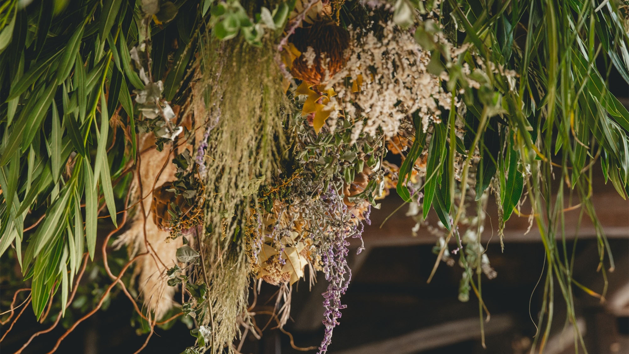 ・【植物】お部屋を優しく華やかな印象に。自然素材のドライフラワーアレンジメントです