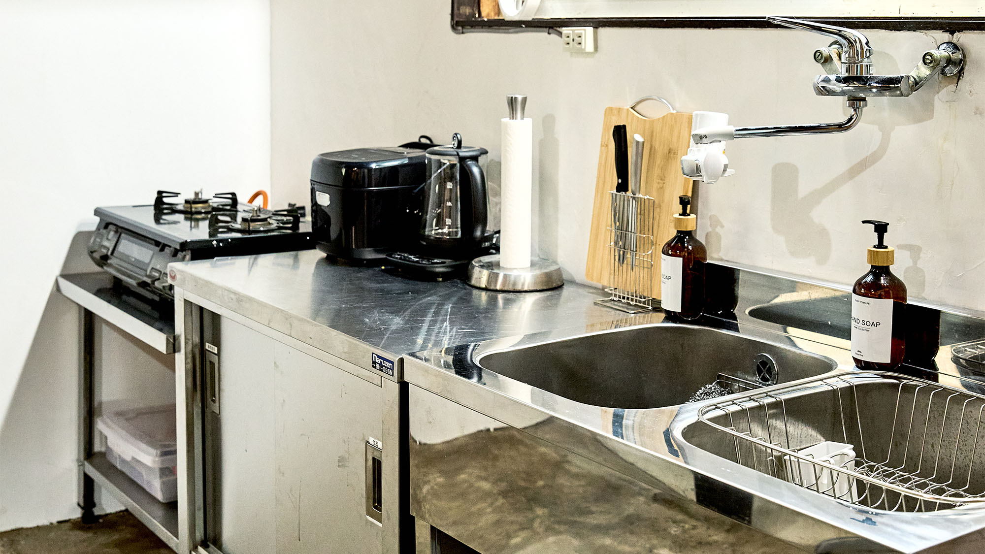 ・【キッチン】基本的な調理器具をご用意。自炊派にもおすすめです