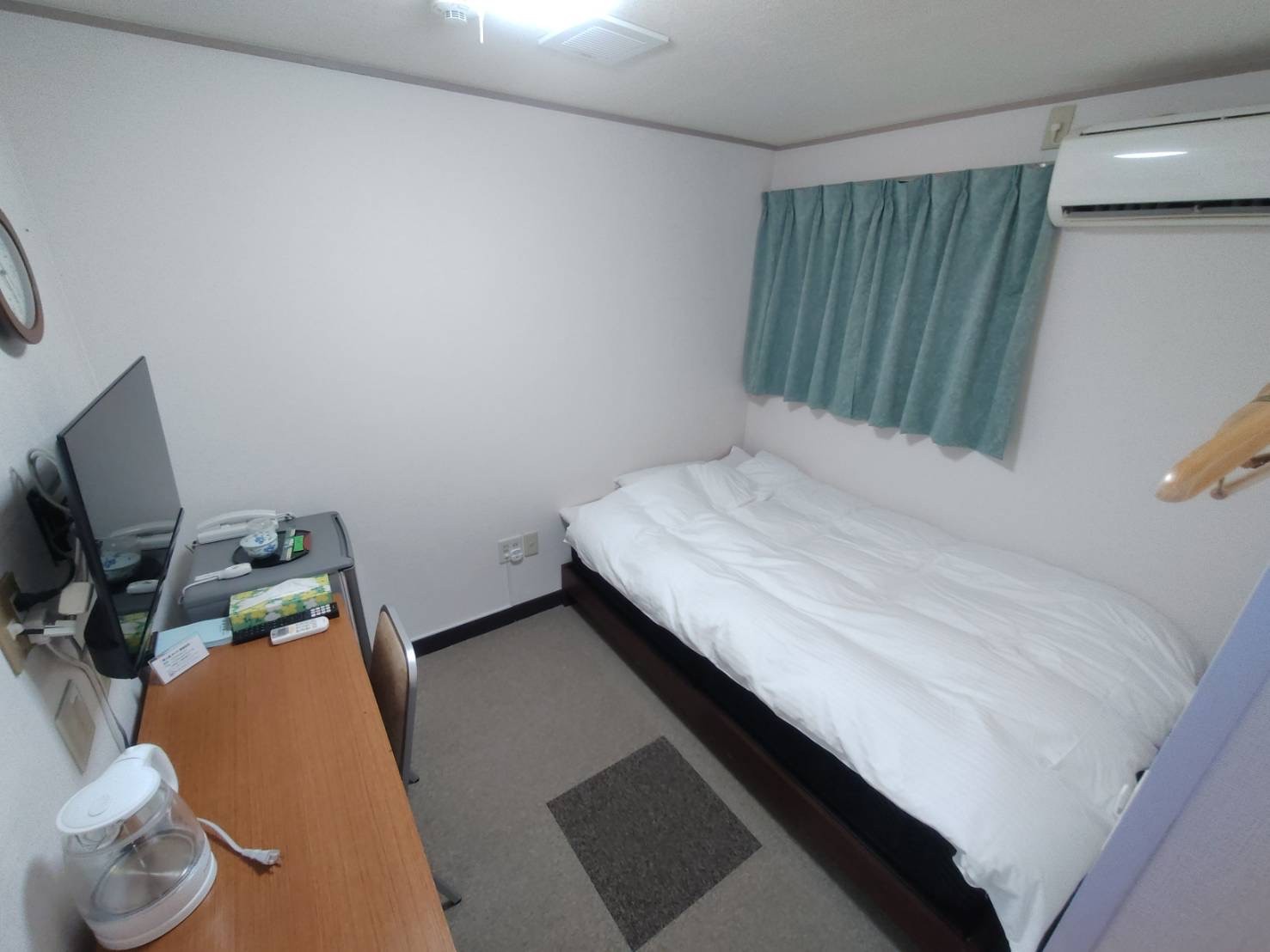 ダブルのお部屋のベッド