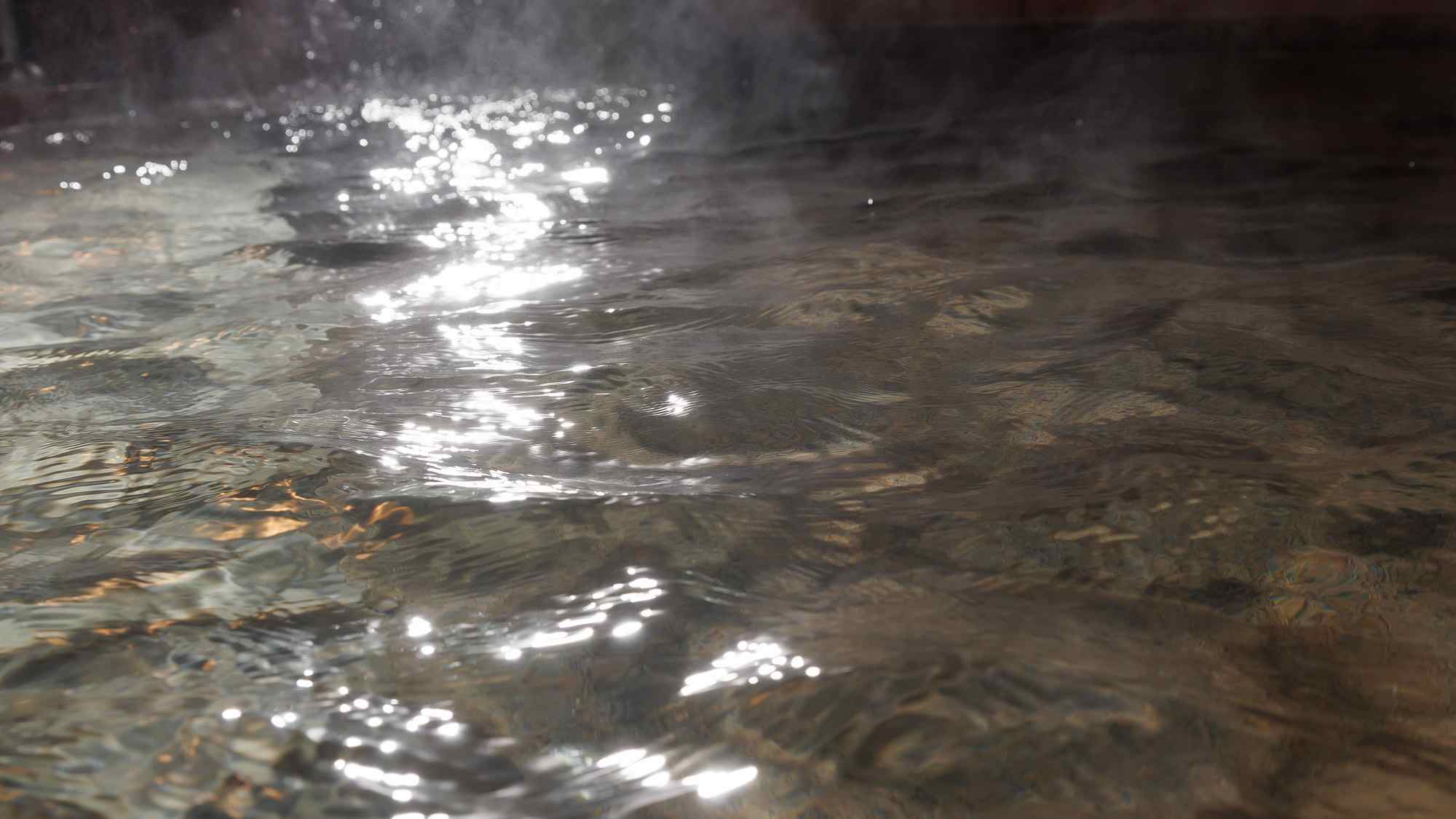 温度の違う２種の源泉からなる温泉です。