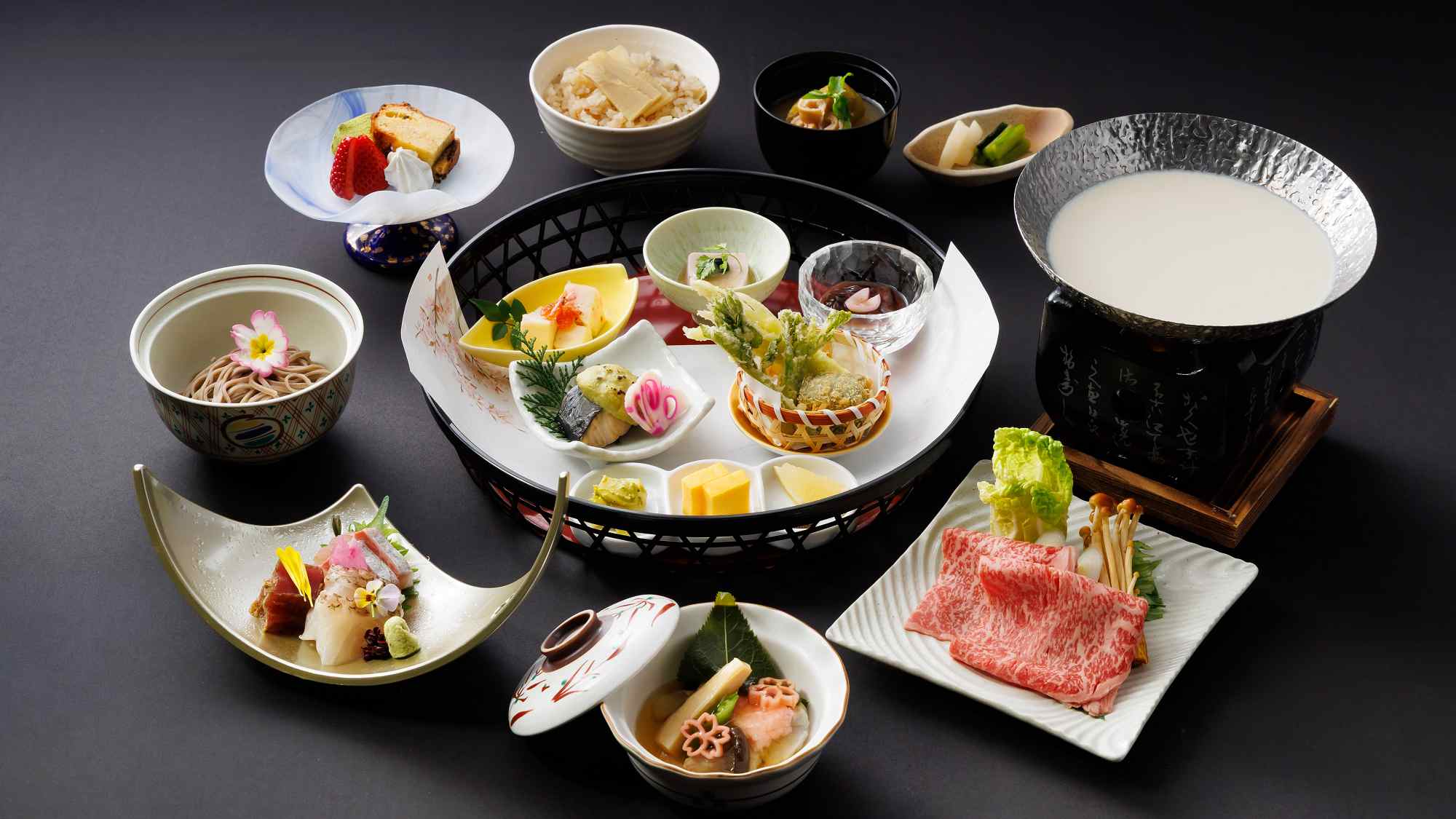 ご夕食一例：旬の食材をふんだんに取り入れた会席料理
