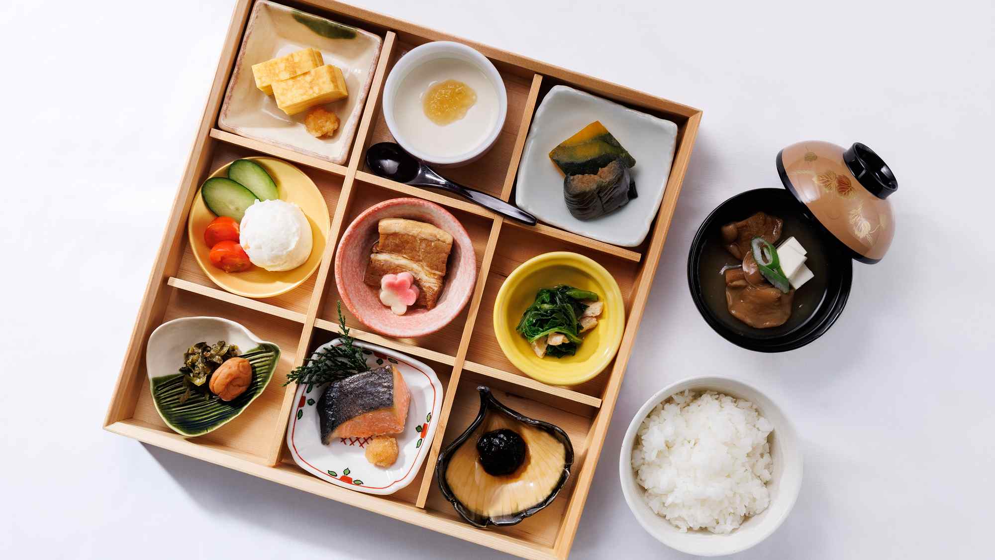 朝食一例　一日のはじまりに、身体にやさしい栄養豊かなご朝食をご用意いたします。