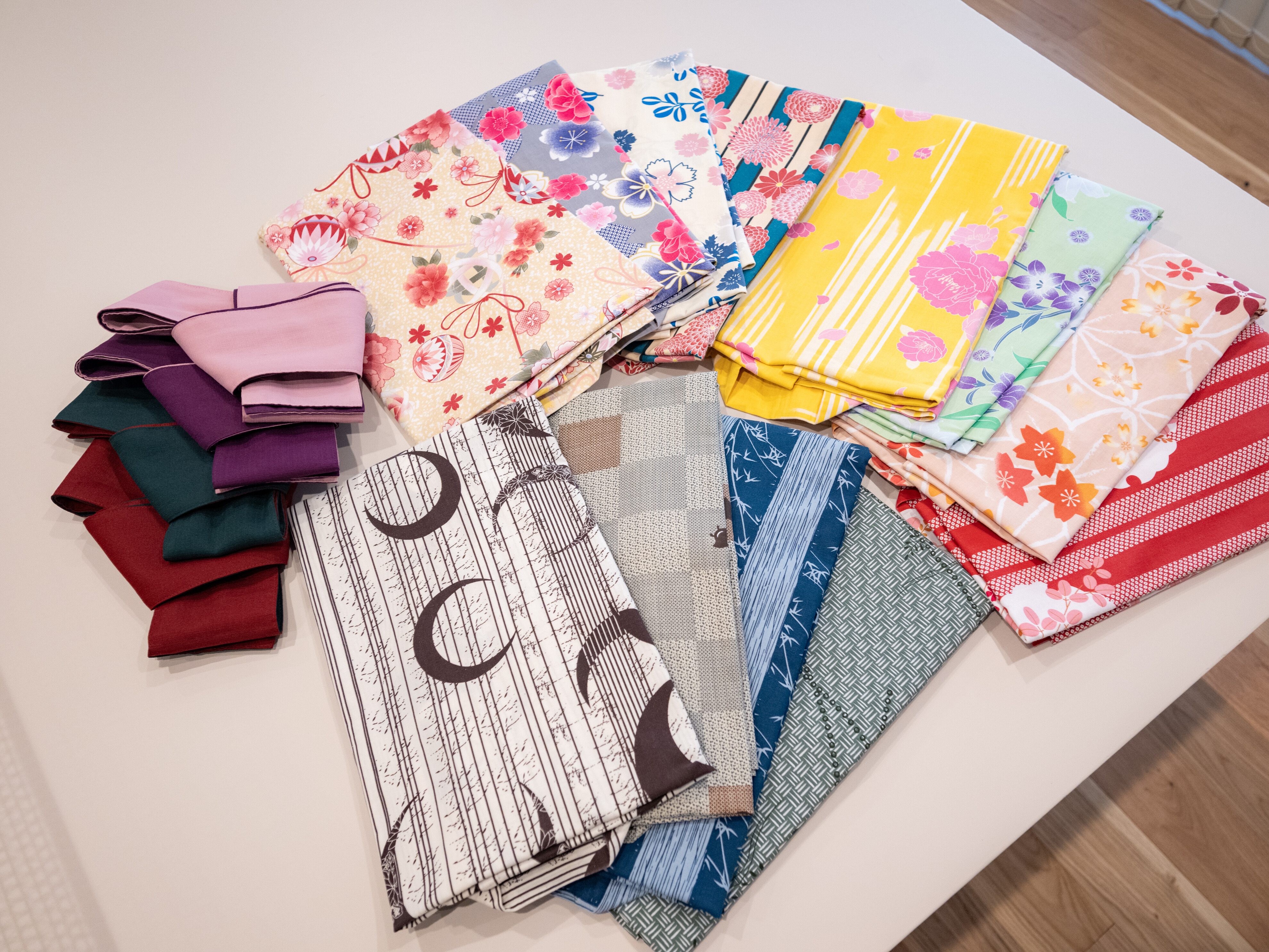 約10種類（女性専用柄）からお好きな浴衣をお選びください