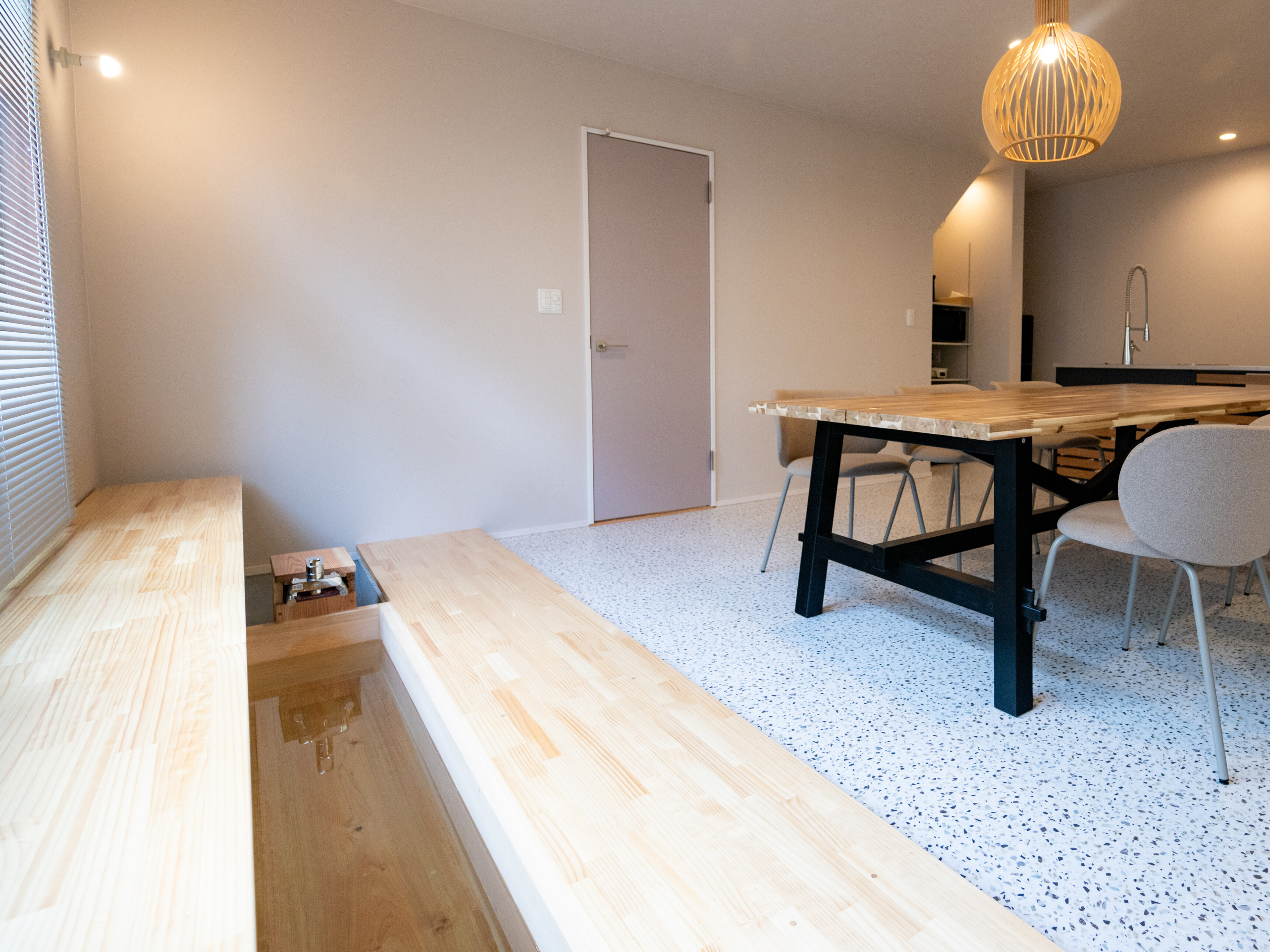 ダイニングには本格的な足湯がございます