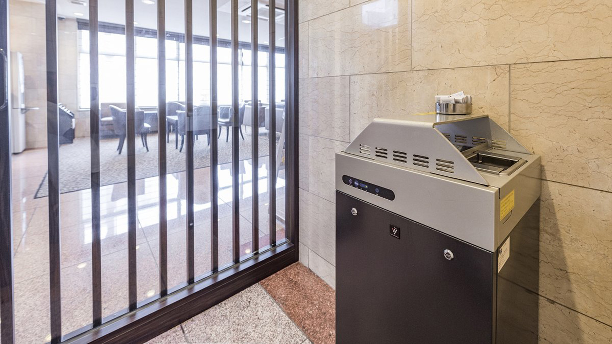 【1階】喫煙スペース