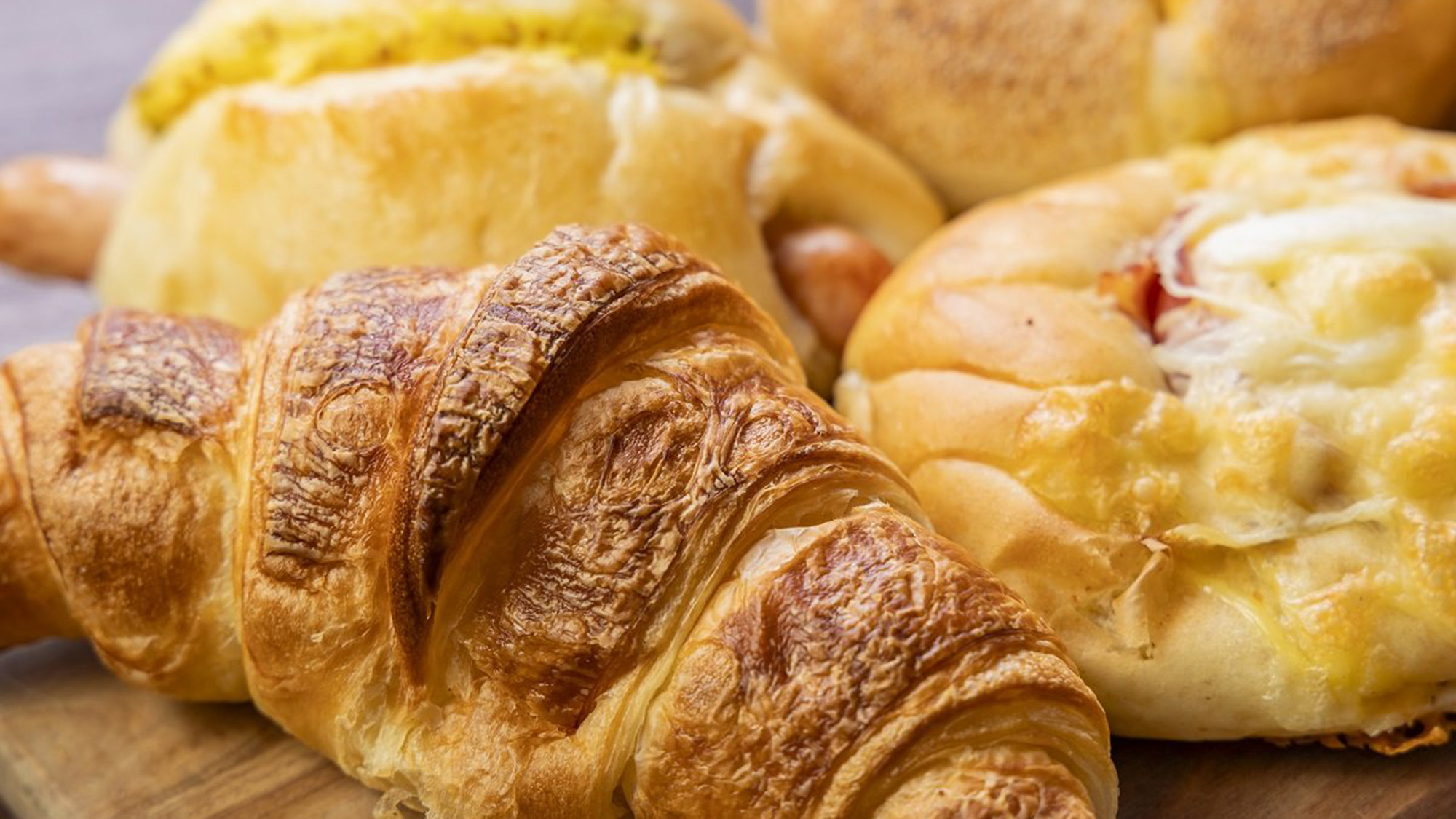 朝食・クロワッサンBOXイメージ　1つあたりが大きく食べ応えがあります。