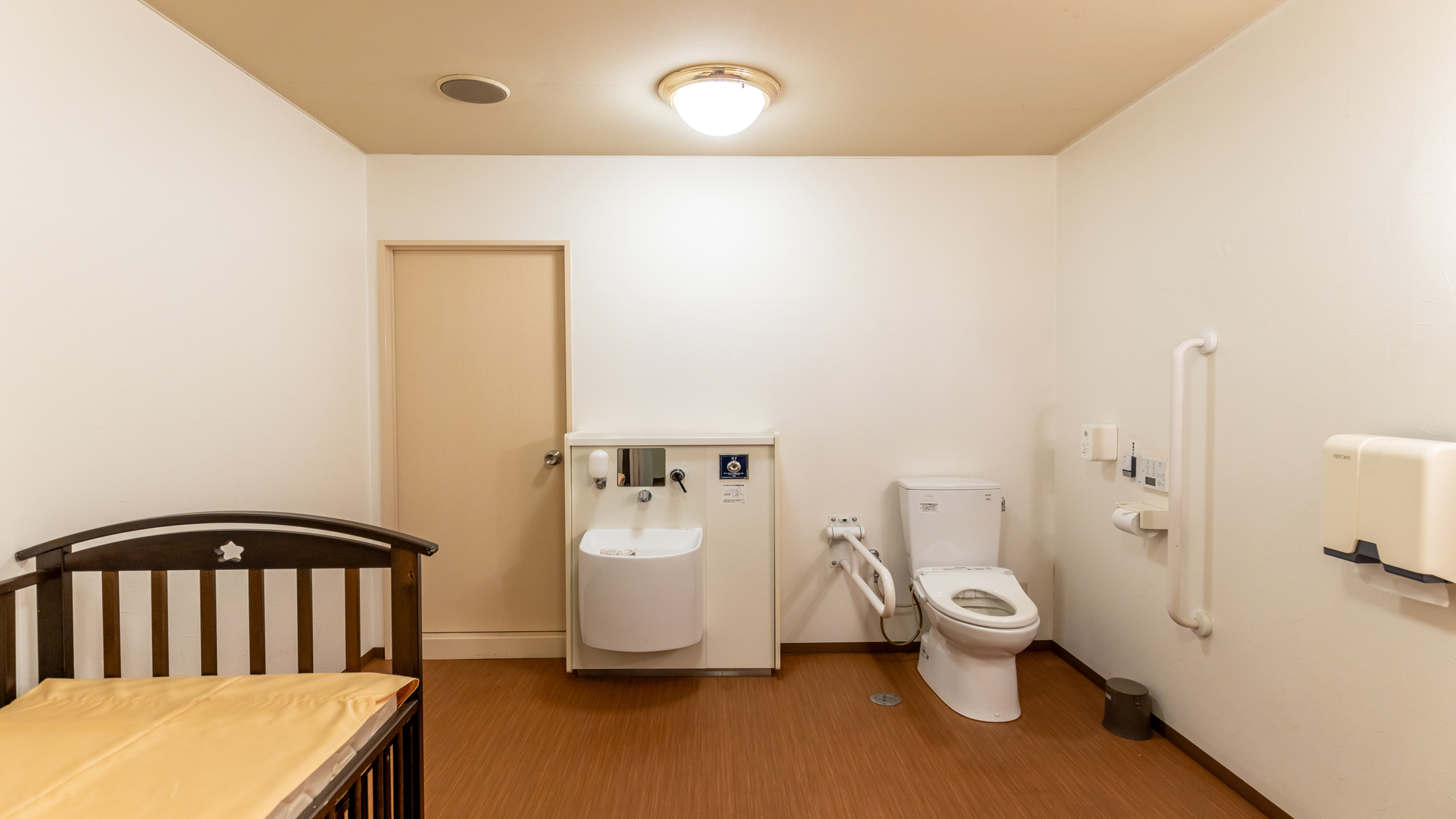 2F 多目的トイレ