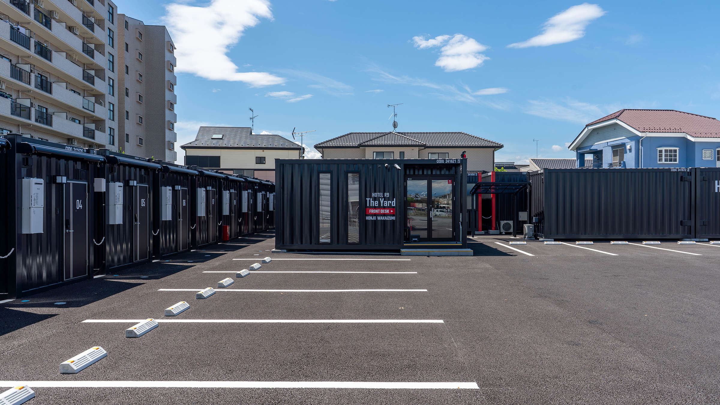 受付、ホットドリンク＆軽食（冷食食品）受け取りコーナー、アメニティーコーナーを完備。まずはこちらにお立ち寄りください！