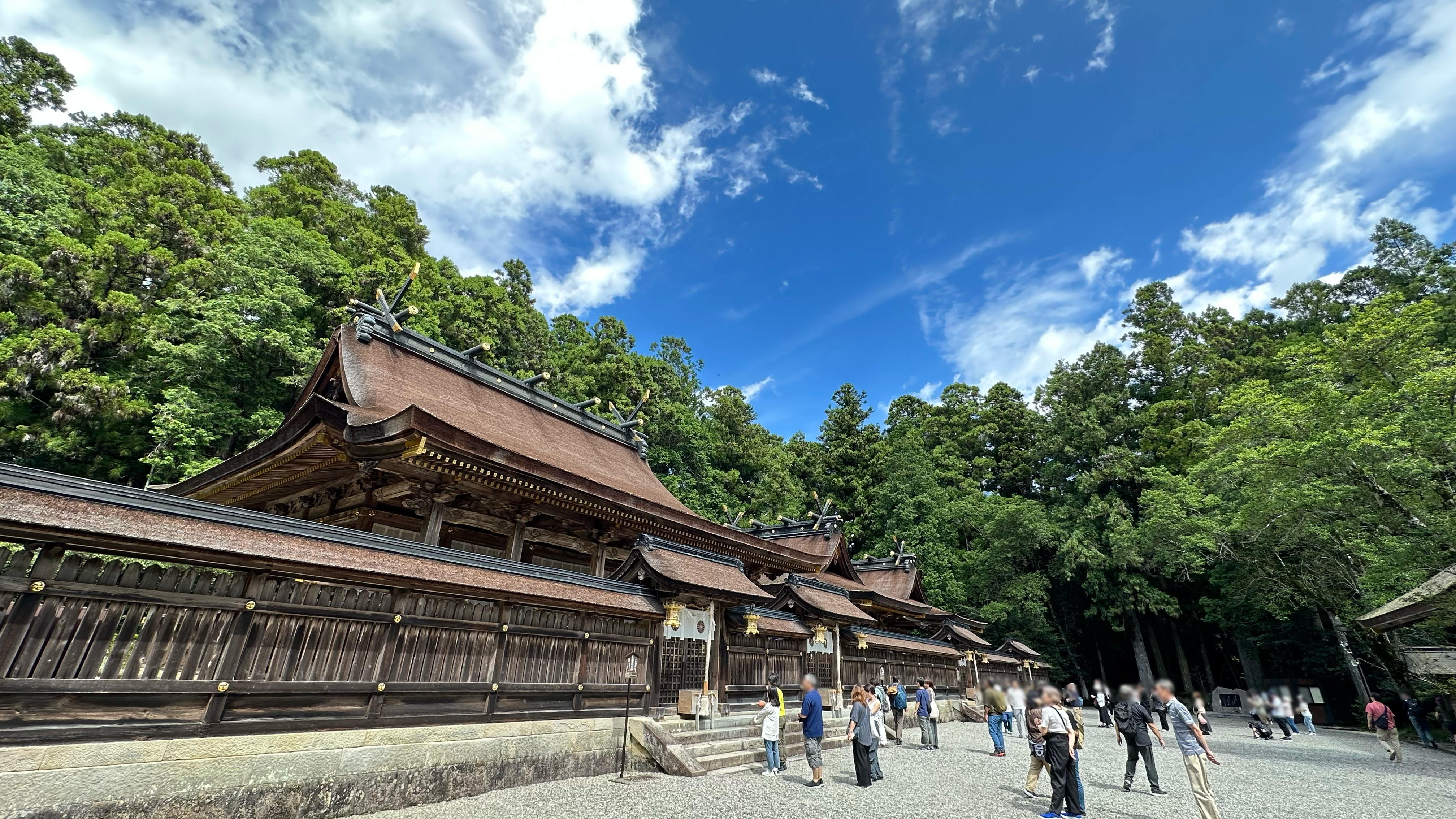 世界遺産 熊野本宮大社：全国の熊野神社の総本宮。当館から車で1時間