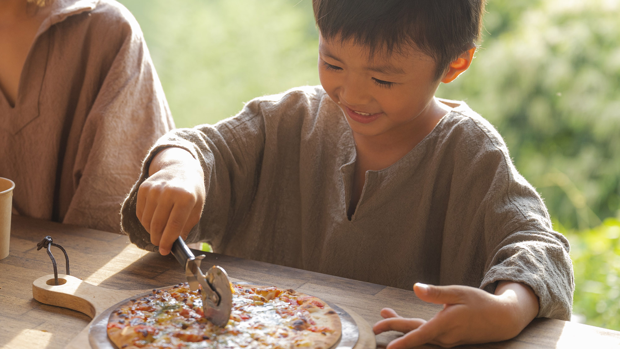 ・【手作りピザ】自分で作ったピザの味はまた格別。焼きたてをご堪能ください