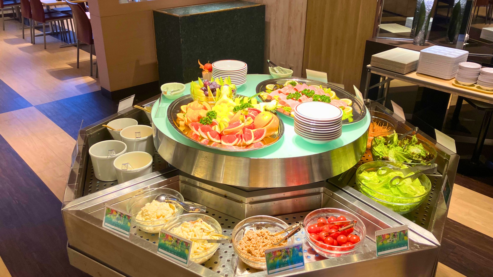 【レストラン】料理長厳選の『地産地消の新鮮な刺身』『いくら』『ステーキ』『天ぷら』などが食べ放題