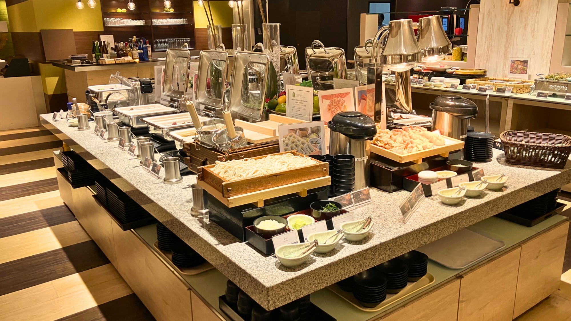 【レストラン】料理長厳選の『地産地消の新鮮な刺身』『いくら』『ステーキ』『天ぷら』などが食べ放題