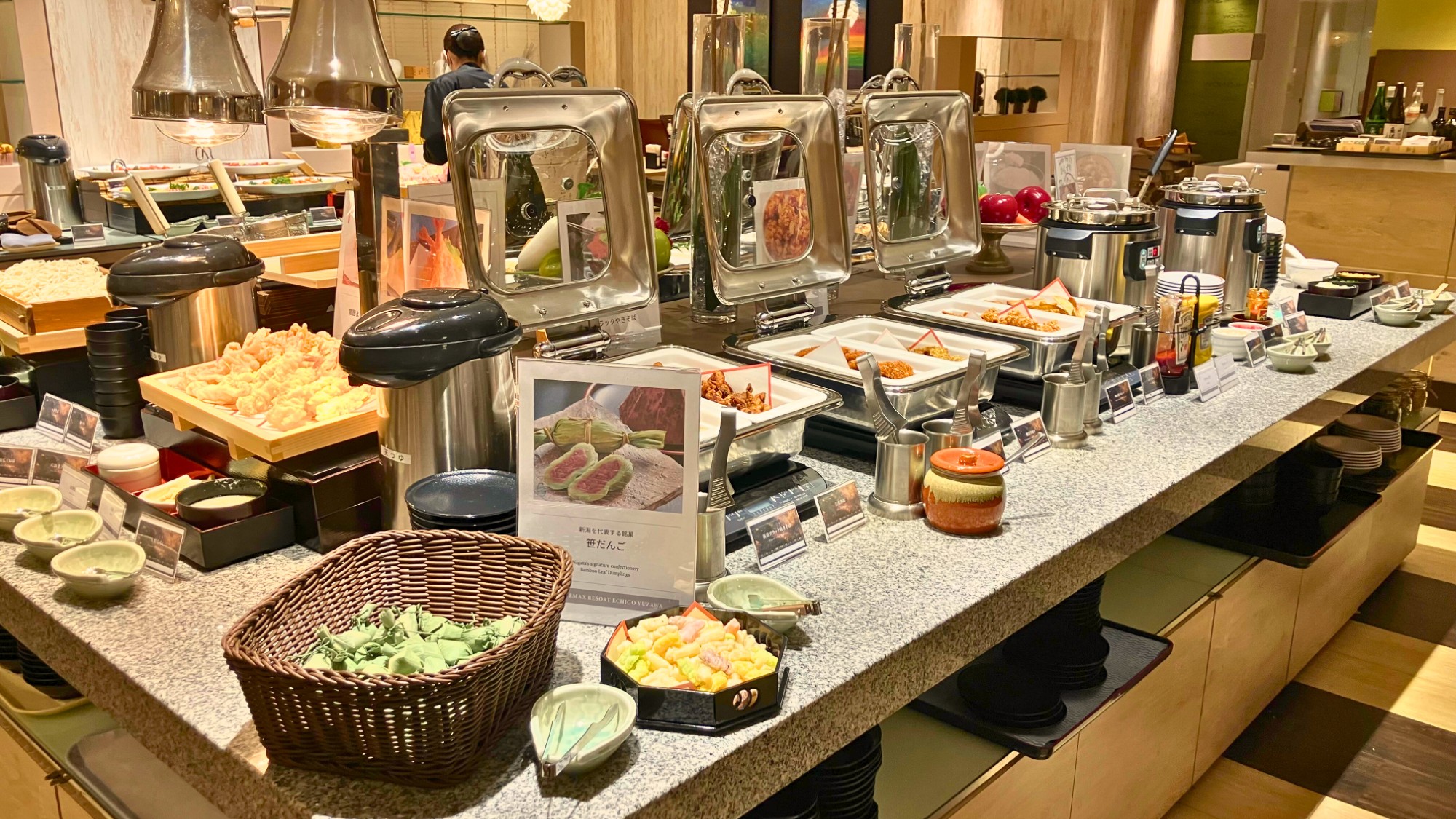 【レストラン】料理長厳選の『地産地消の新鮮な刺身』『いくら』『ステーキ』『天ぷら』などが食べ放題