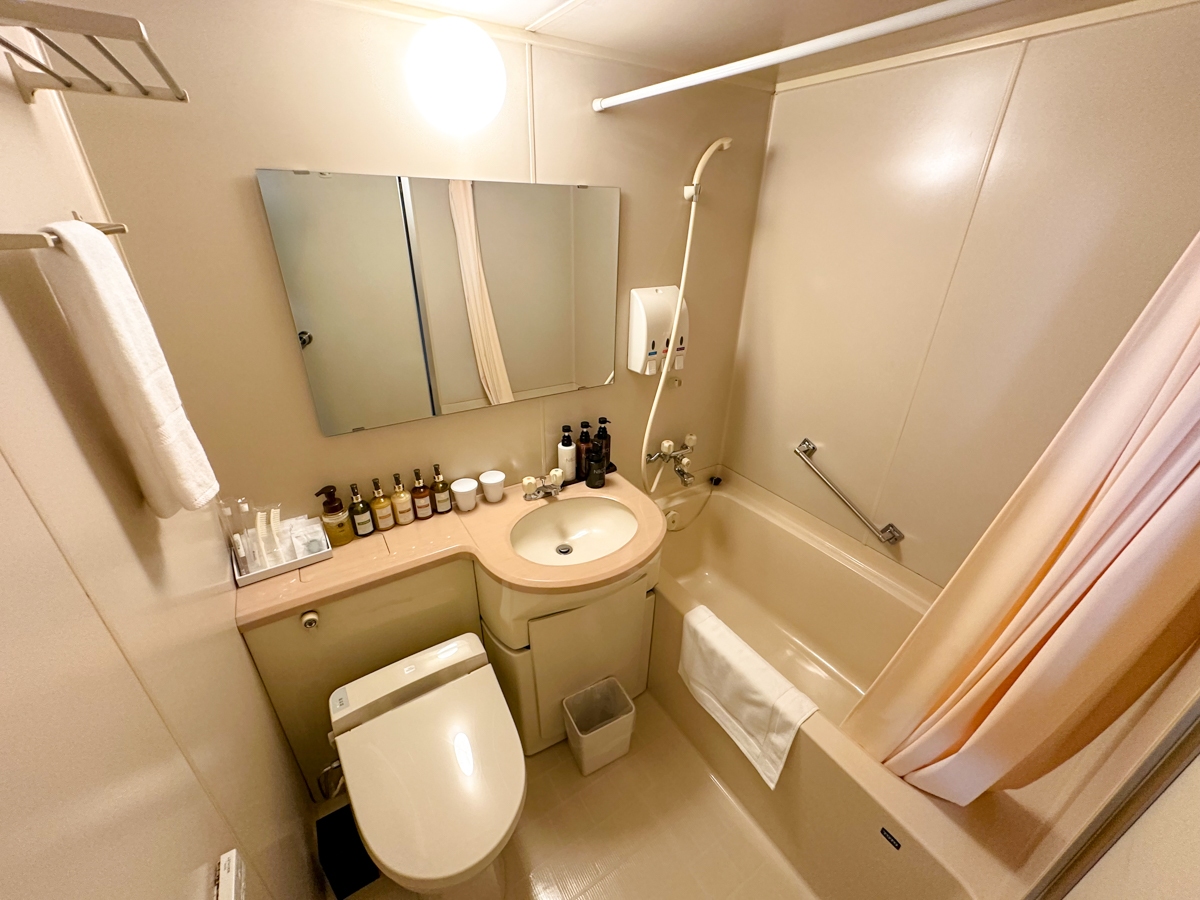 【洋室モダンツイン】24平米　トイレ＆バス付