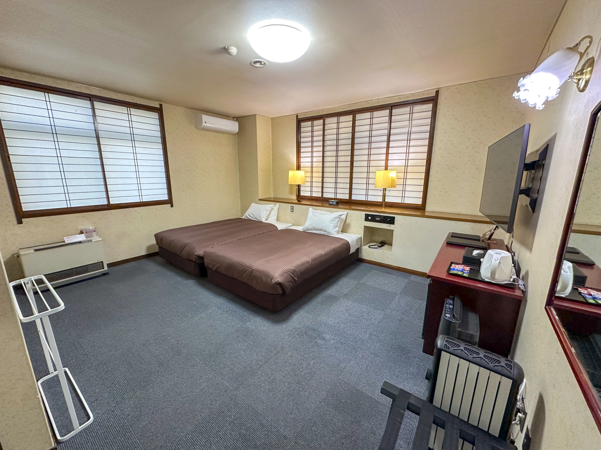 【洋モダンコーナーツイン】28平米　トイレ＆バス付