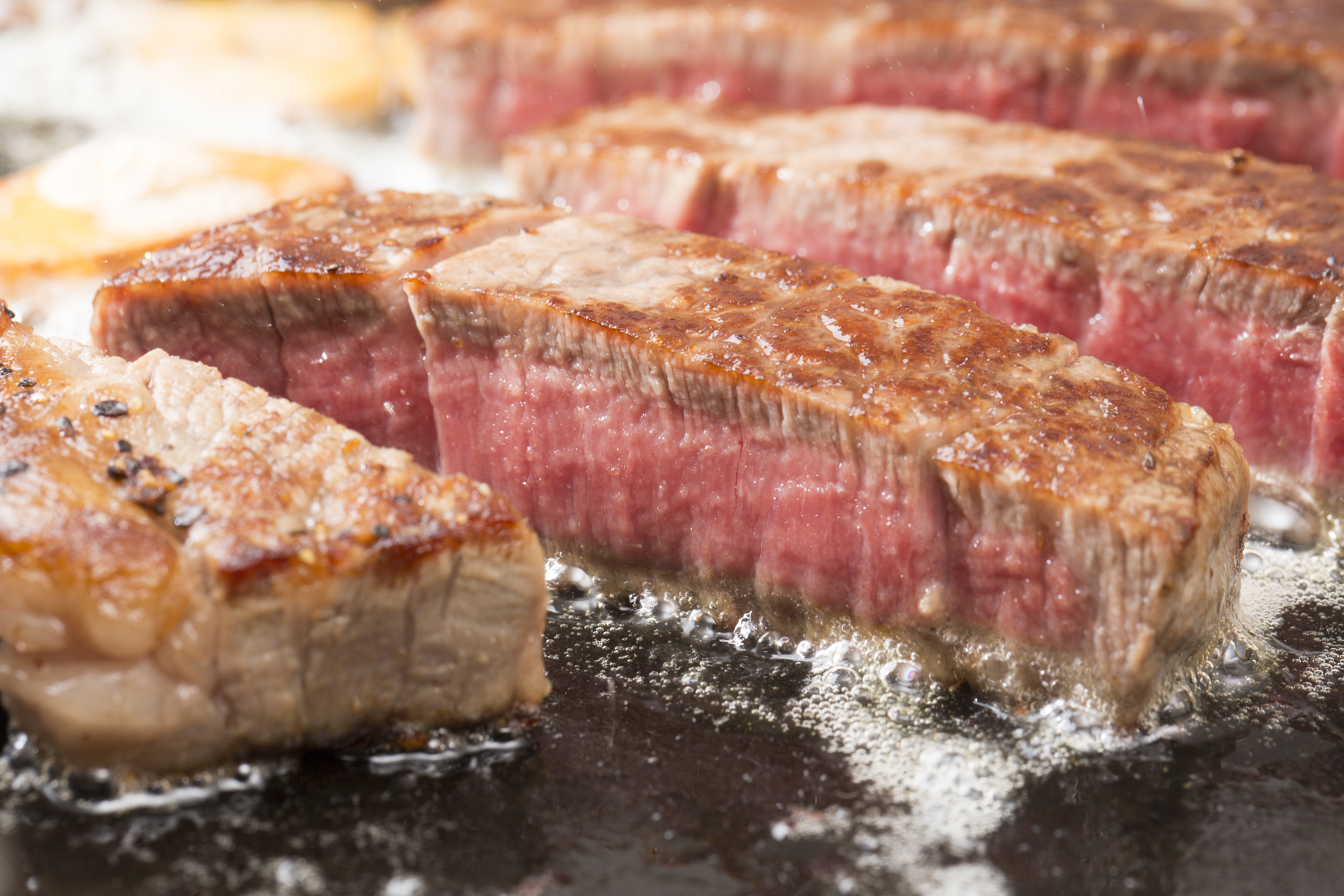 ＜ライブキッチン＞国産牛を焼きたてライブ提供♪