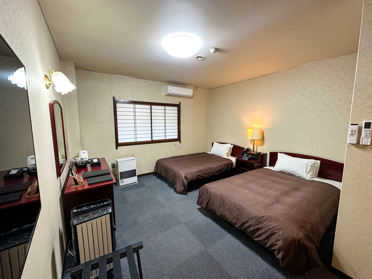 【洋室モダンツイン】24平米　トイレ＆バス付