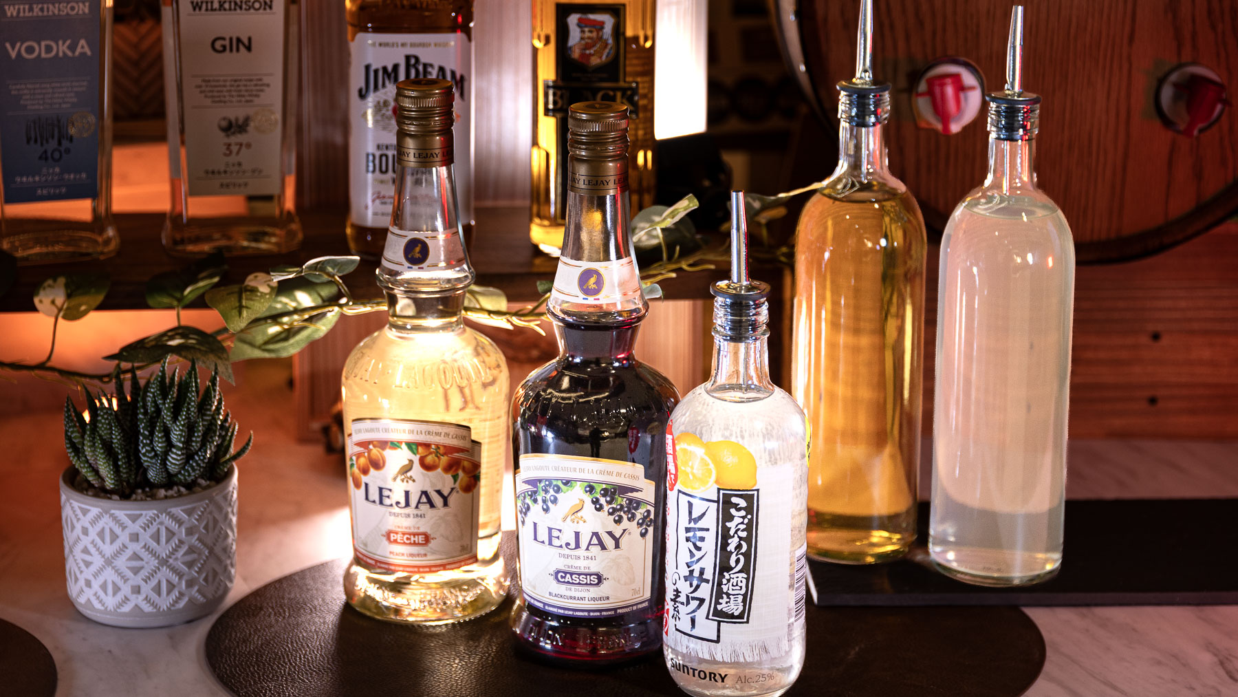 ラウンジにてカクテルアワーを実施しています