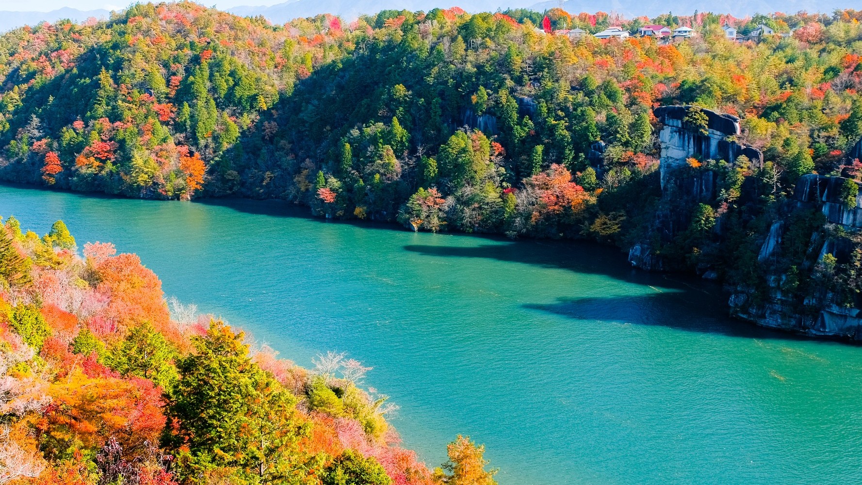 恵那峡：奇岩や柱状節理が連なる渓谷美