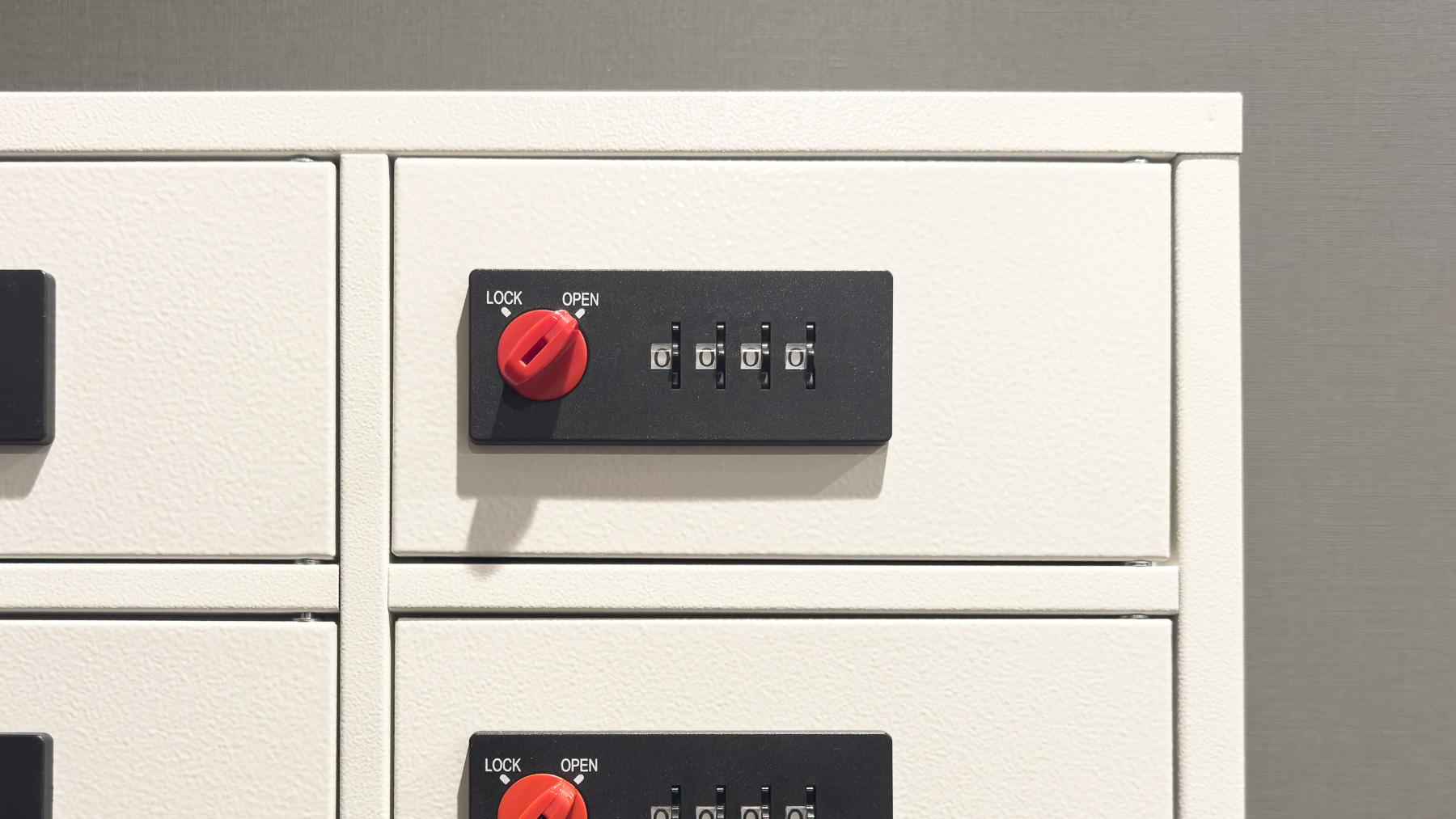 貴重品も預けられるロッカーあり