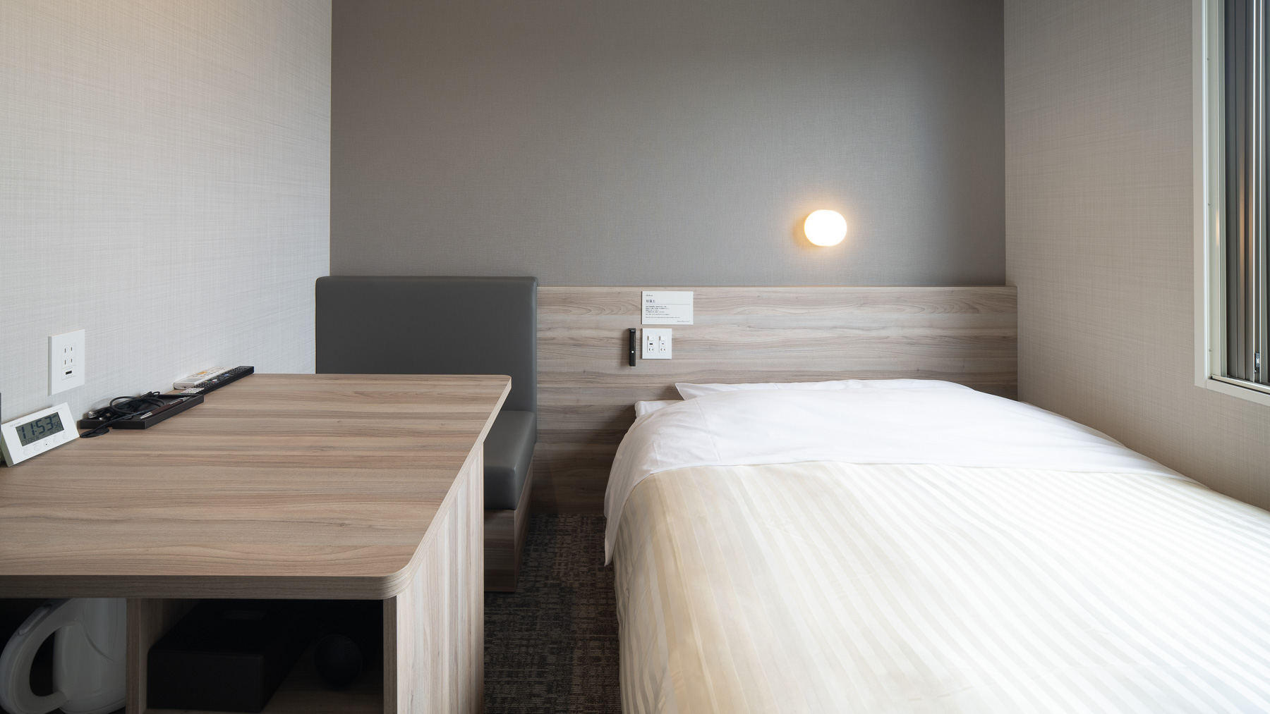 多目的に使える便利なワイドデスク