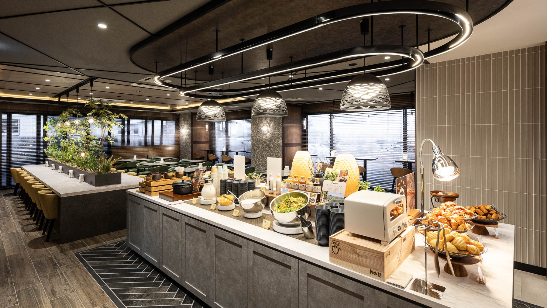 朝食はおかわり自由のビュッフェ形式です