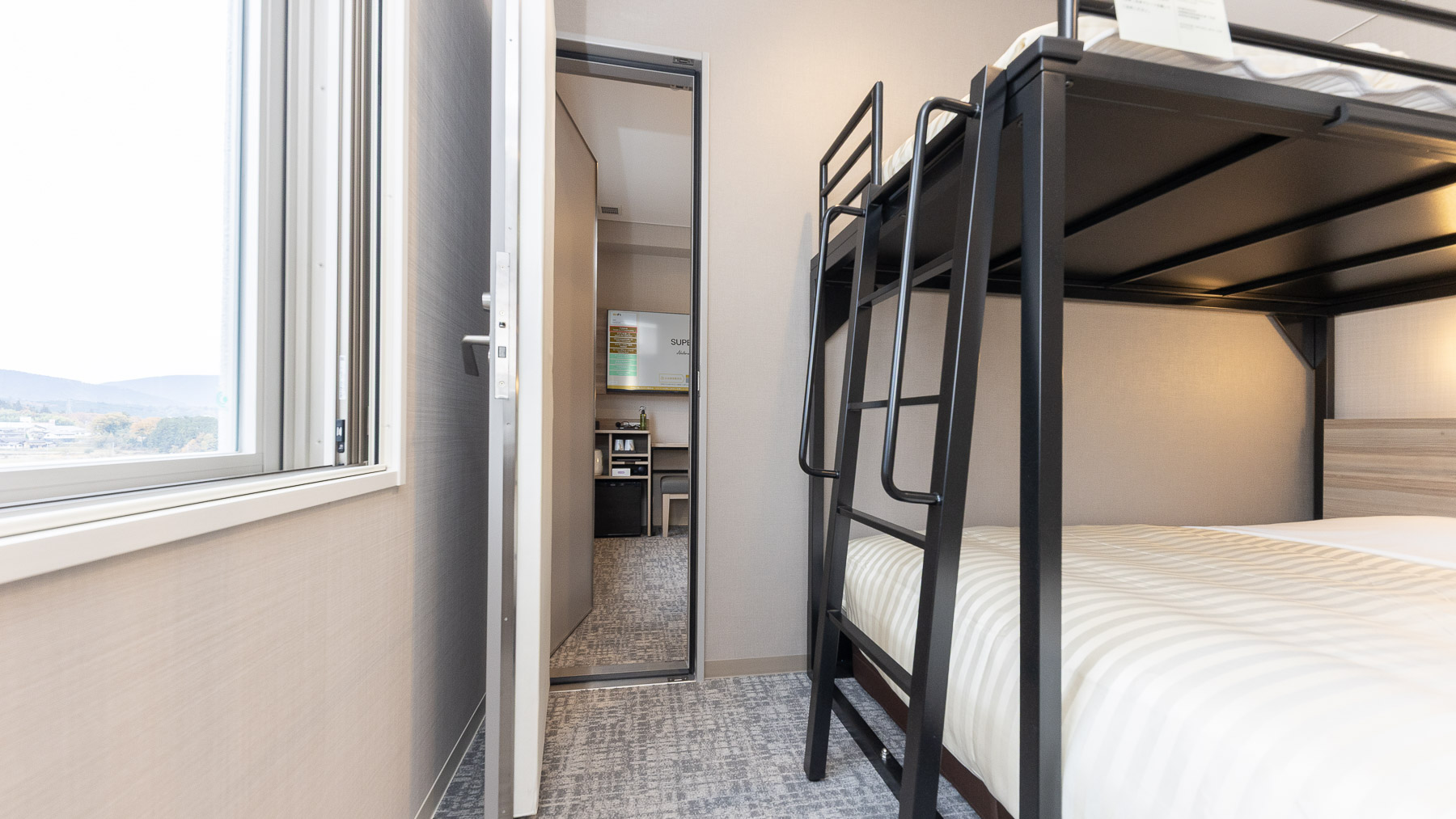 2部屋を中の扉で行き来できるお部屋です