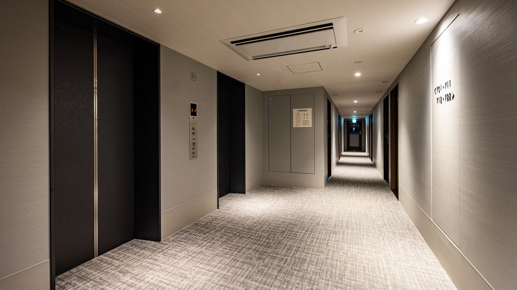 エレベーターは2機完備で待ち時間短縮