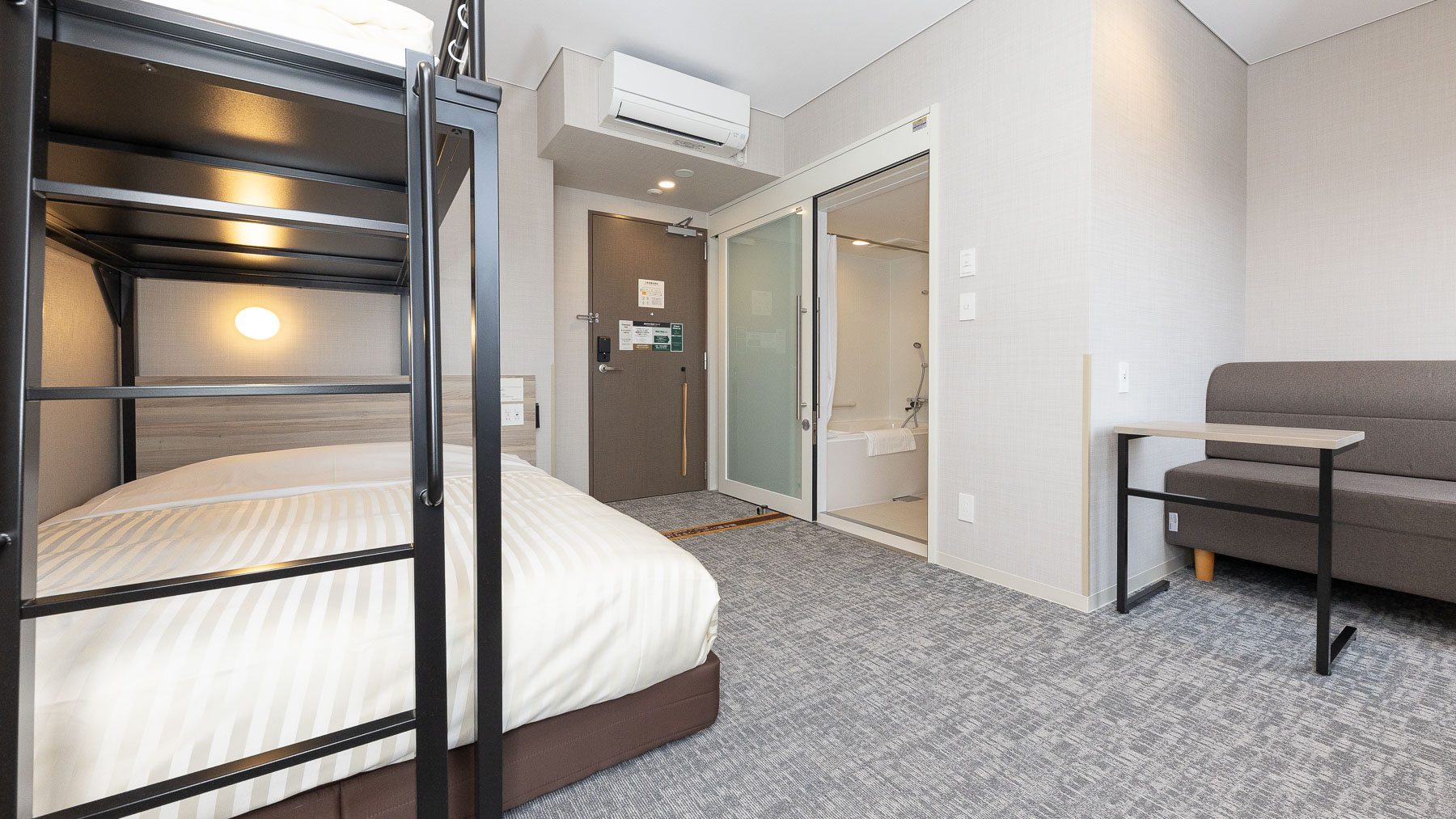 22平米,150㎝幅ワイドベッド＋90㎝幅ロフトベッド＋90㎝幅ソファベッド