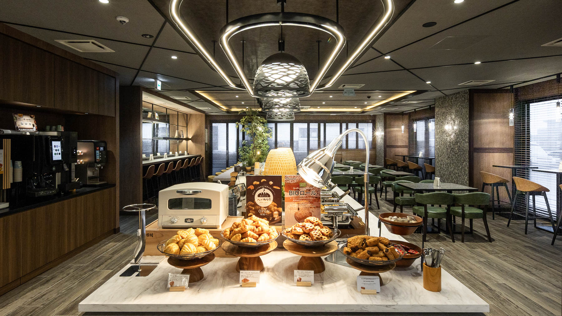 香り高いパンで至福の朝食を♪