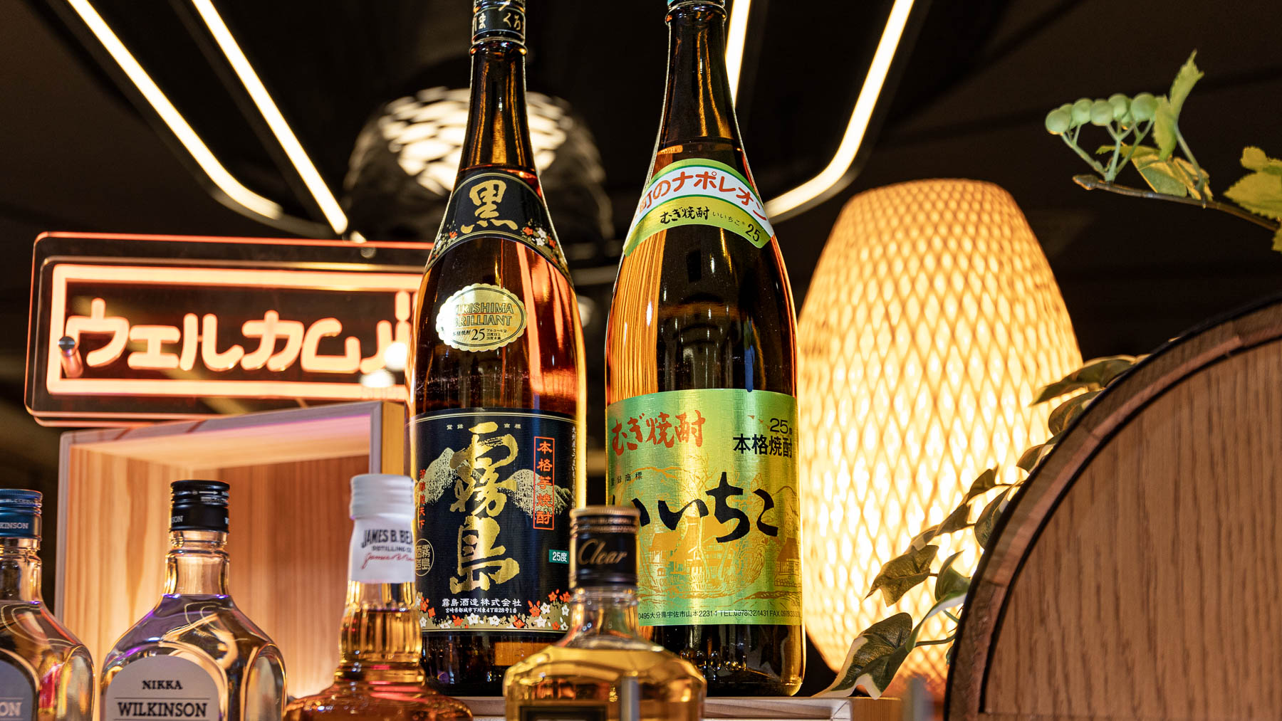 ラウンジにてカクテルアワーを実施しています