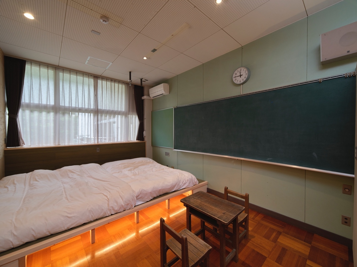 ２名様以下【ざわざわ】黒板のある教室にお泊まり！（食事なし）